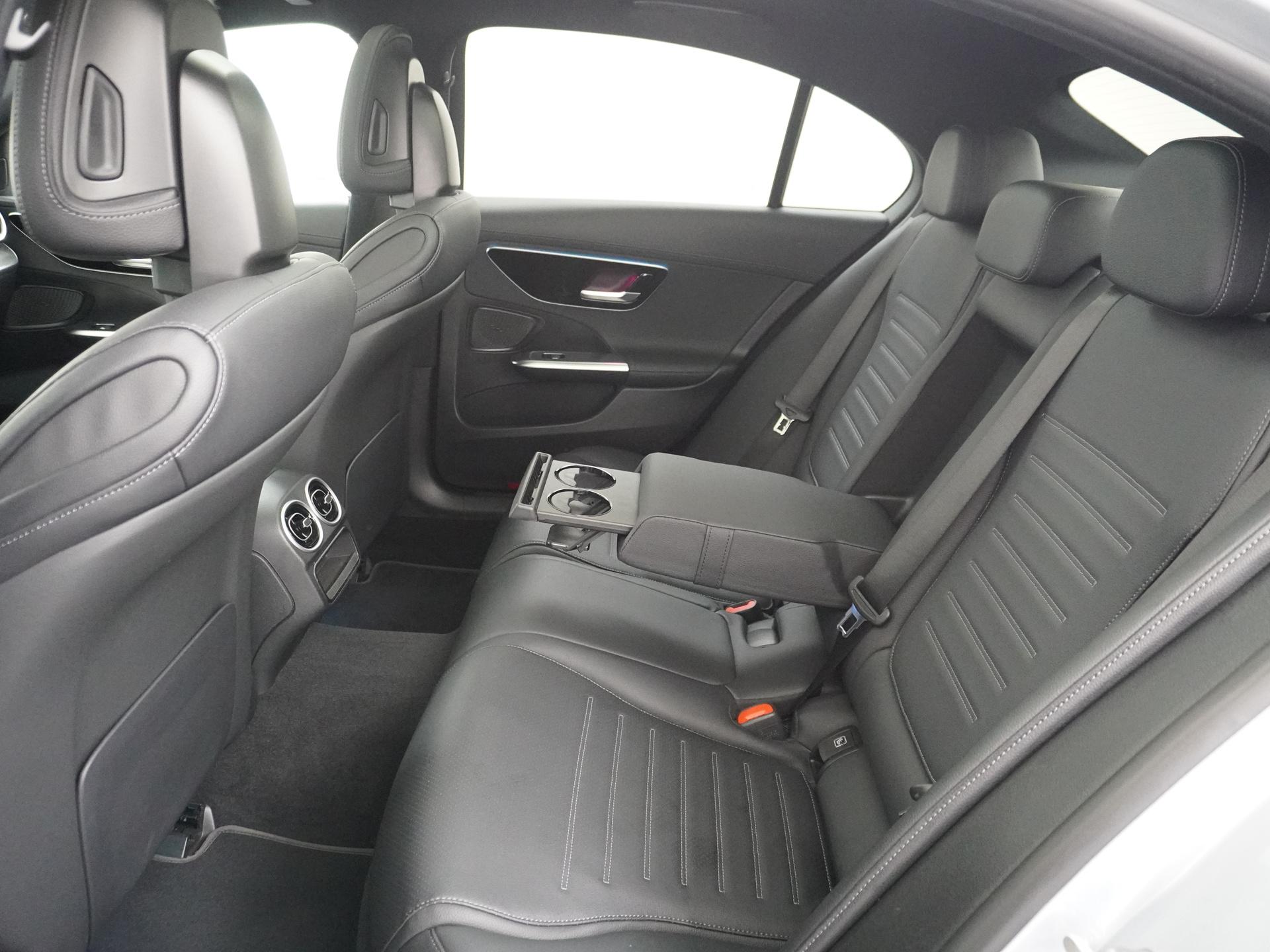 Mercedes-Benz C-Klasse 200 AMG Launch Edition 24