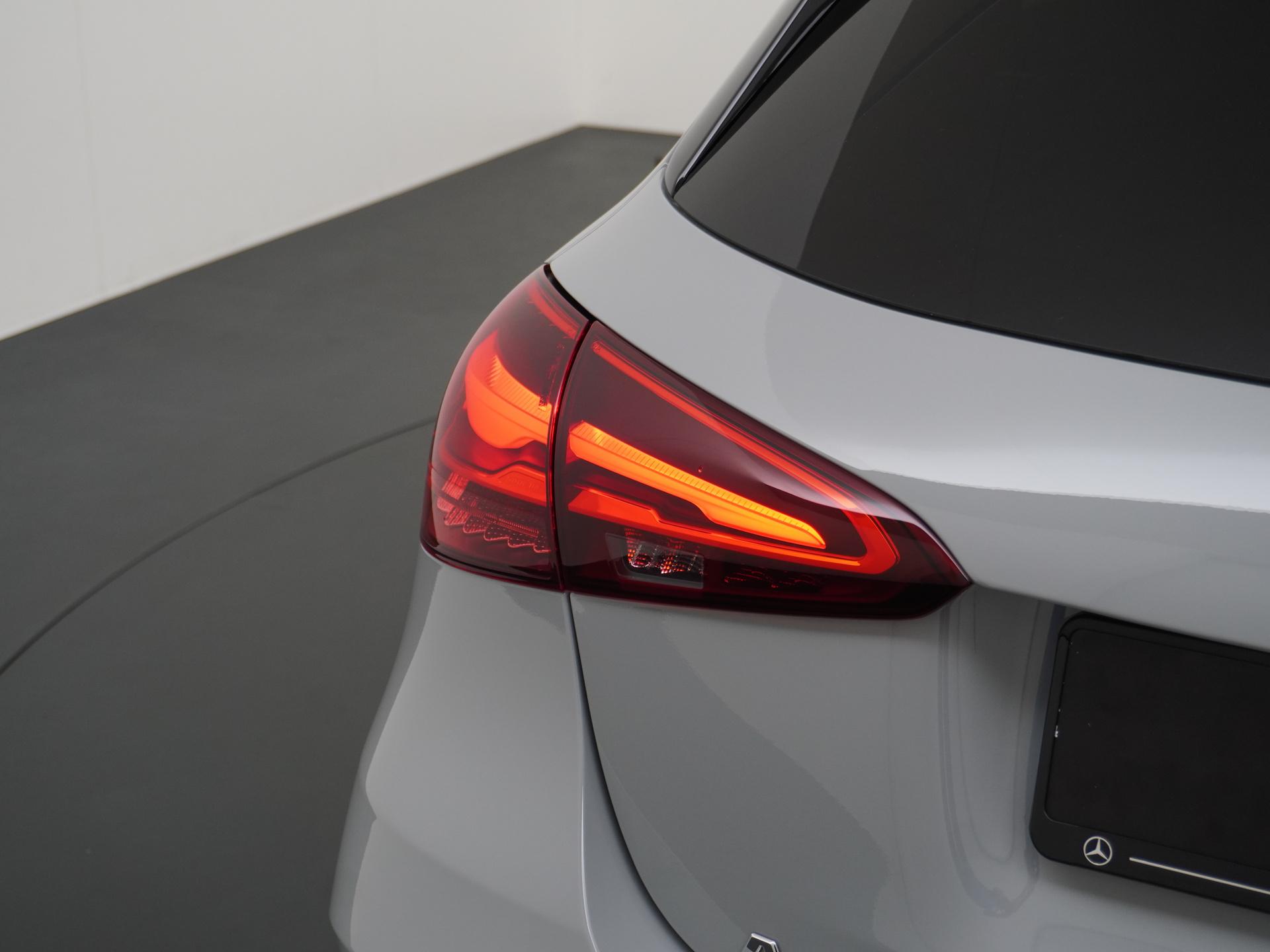 Mercedes-Benz A-Klasse 180 Business Solution AMG 11