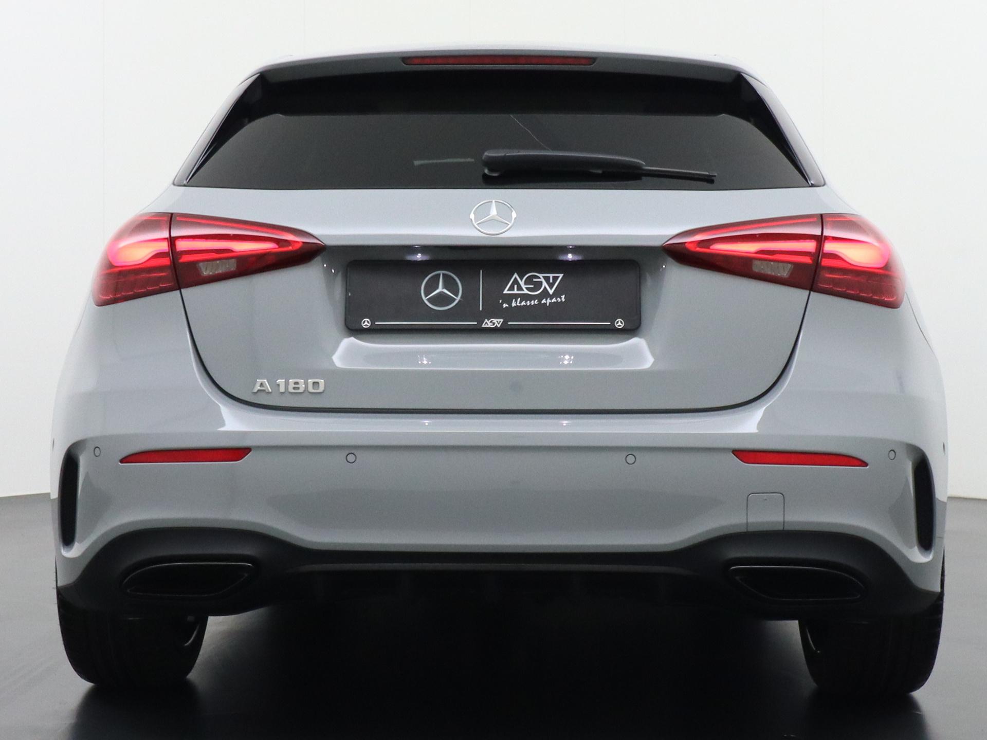 Mercedes-Benz A-Klasse 180 Business Solution AMG 3