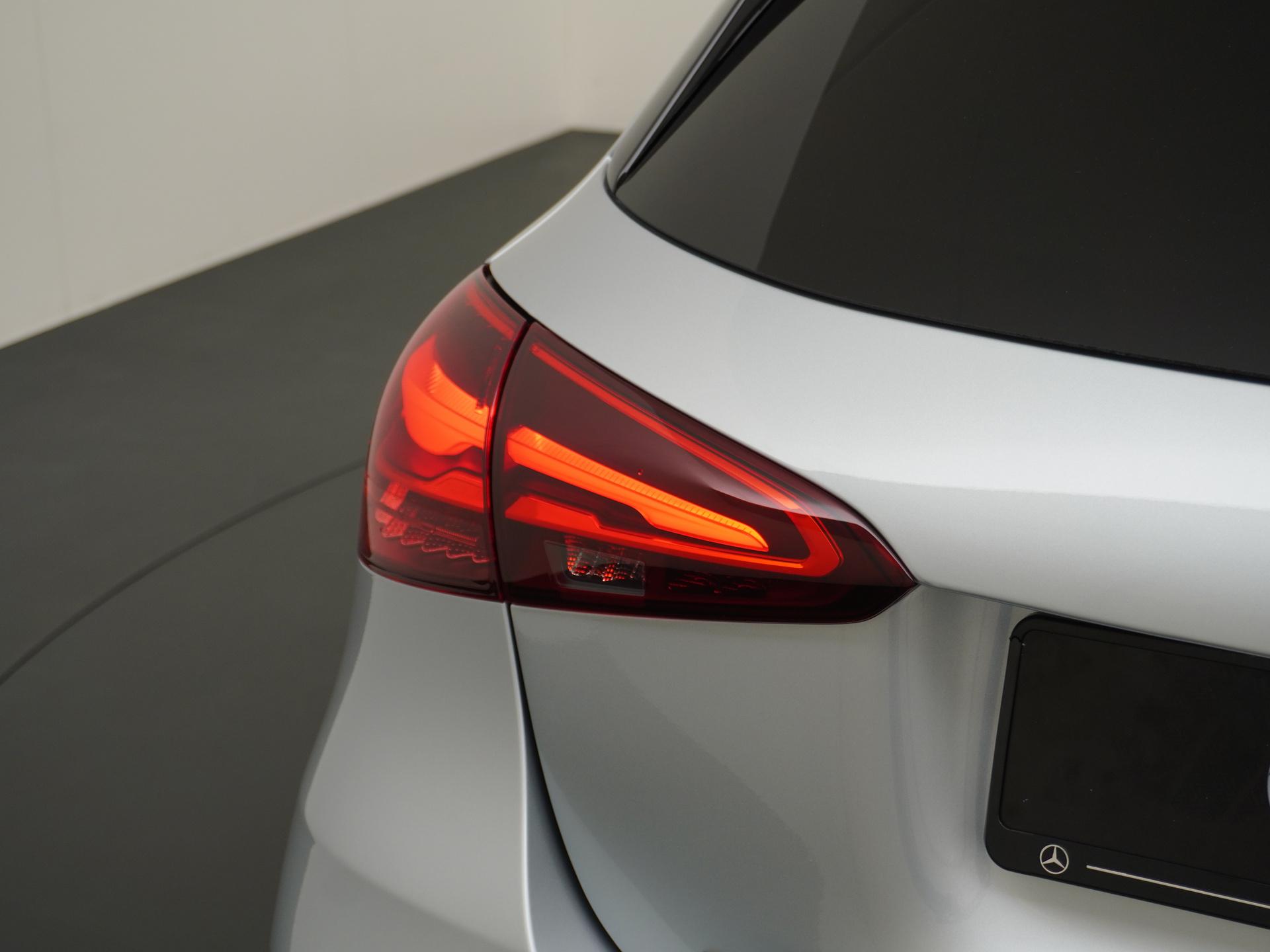 Mercedes-Benz A-Klasse 180 Business Solution AMG 11