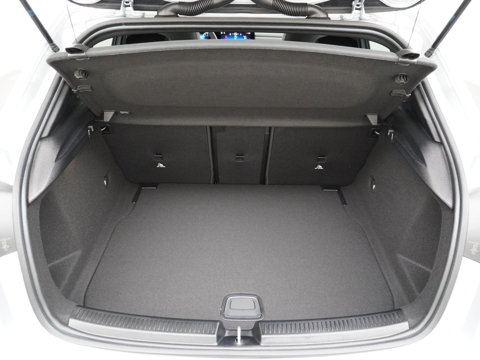 Mercedes-Benz A-Klasse 180 Business Solution AMG 12