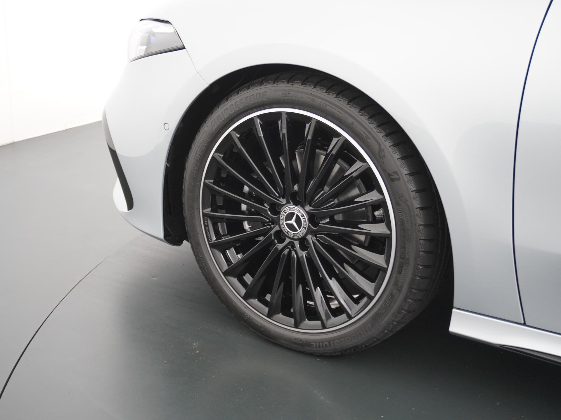 Mercedes-Benz A-Klasse 180 Business Solution AMG 13