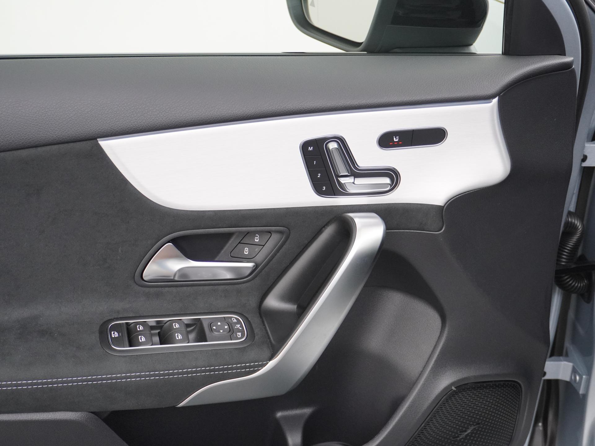 Mercedes-Benz A-Klasse 180 Business Solution AMG 16