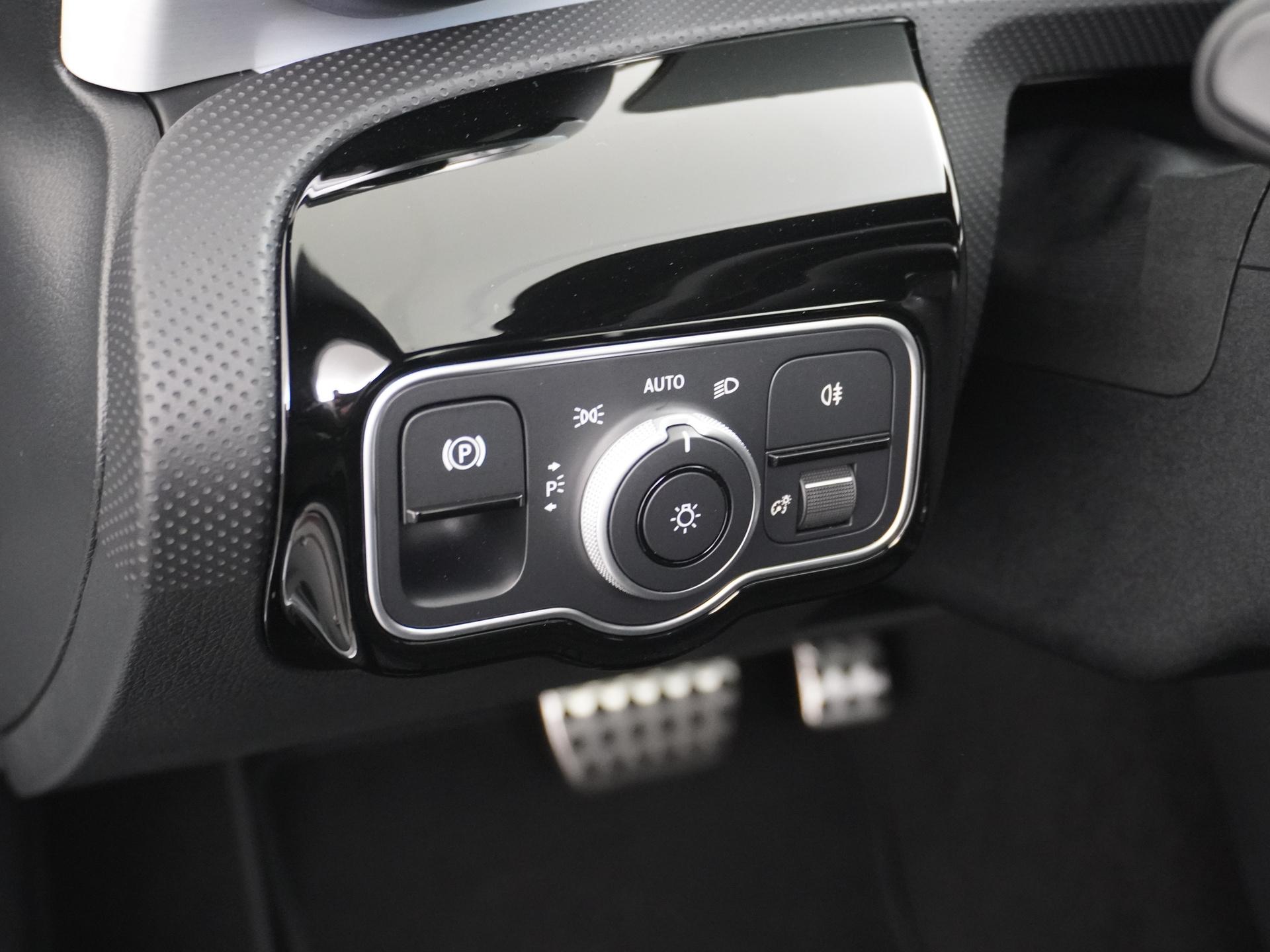 Mercedes-Benz A-Klasse 180 Business Solution AMG 27