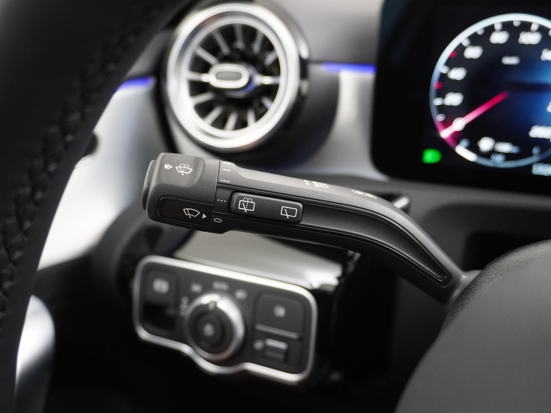 Mercedes-Benz A-Klasse 180 Business Solution AMG 28