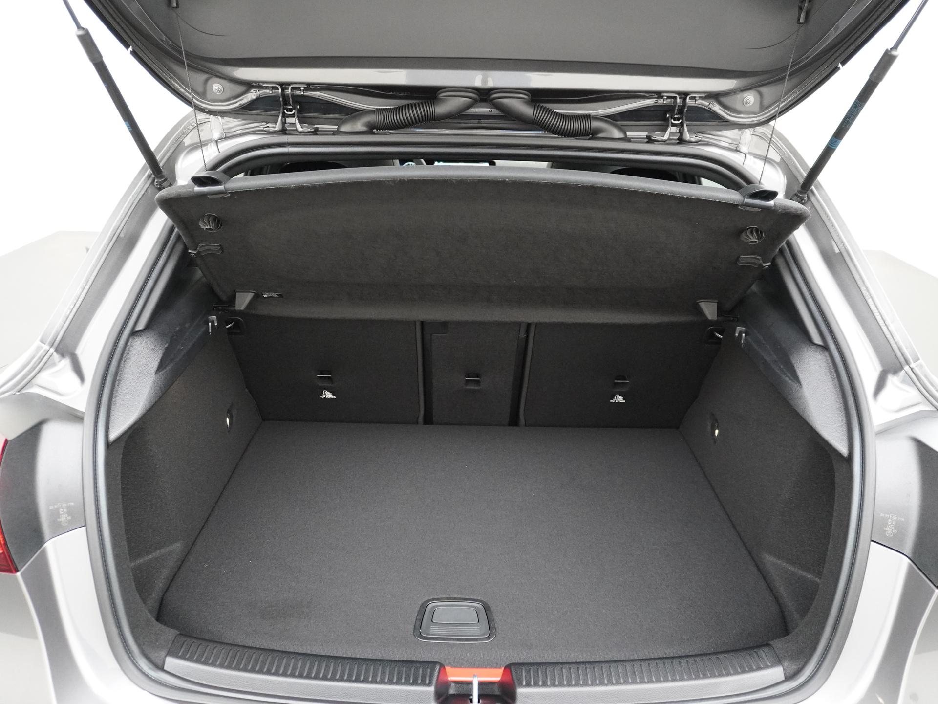 Mercedes-Benz A-Klasse 250 e Business Solution AMG 12