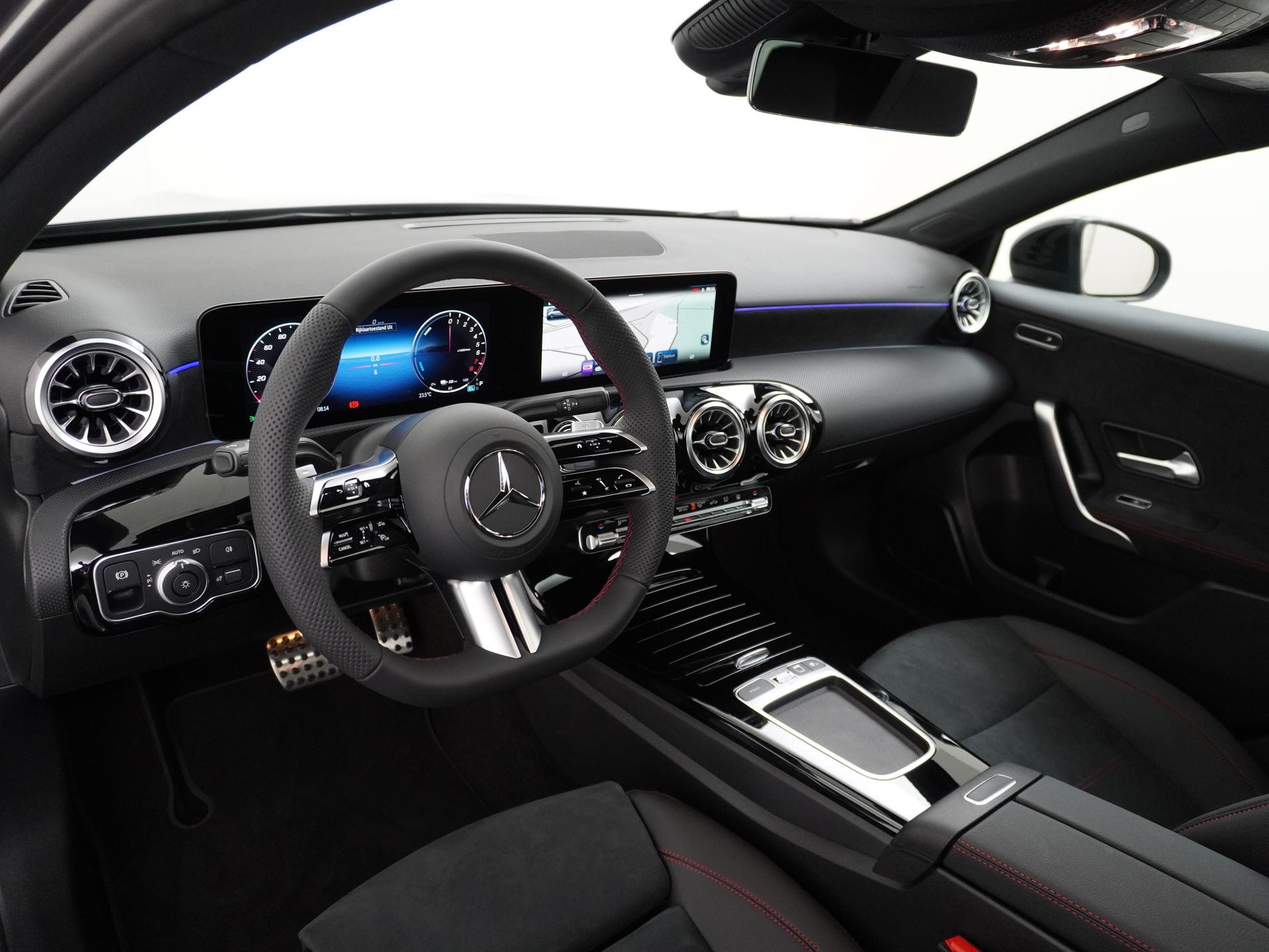 Mercedes-Benz A-Klasse 250 e Business Solution AMG 16