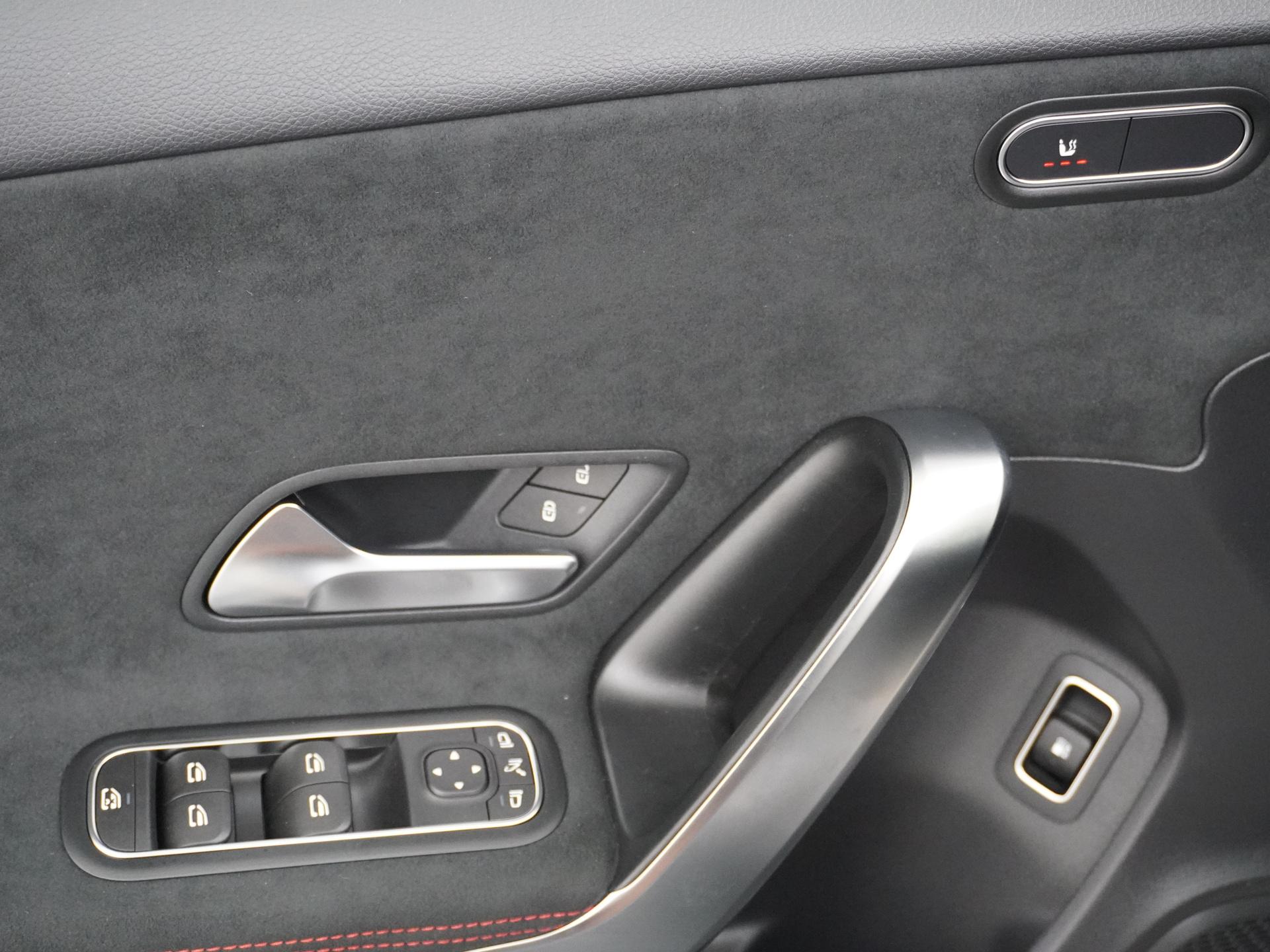 Mercedes-Benz A-Klasse 250 e Business Solution AMG 17