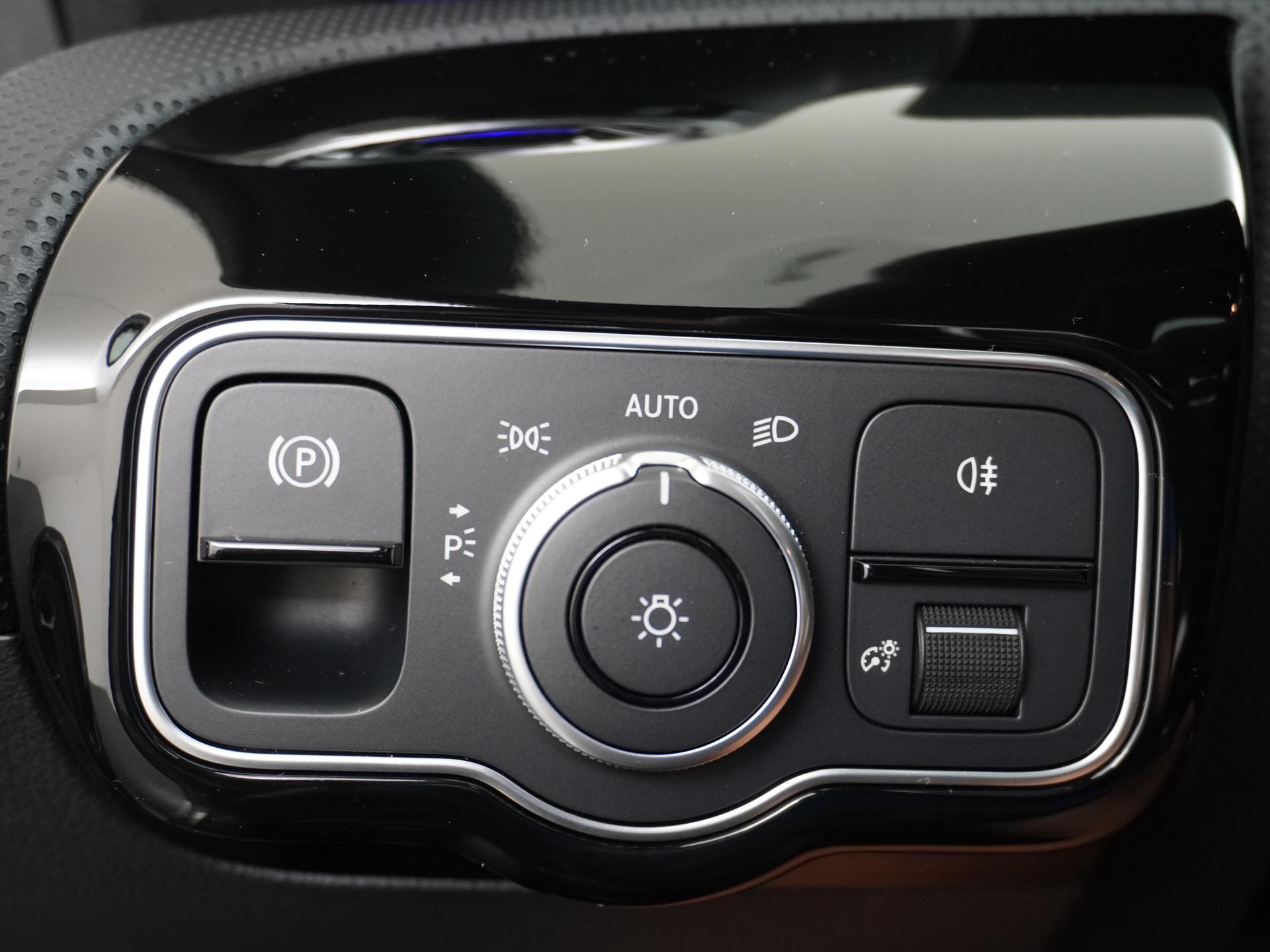 Mercedes-Benz A-Klasse 250 e Business Solution AMG 25