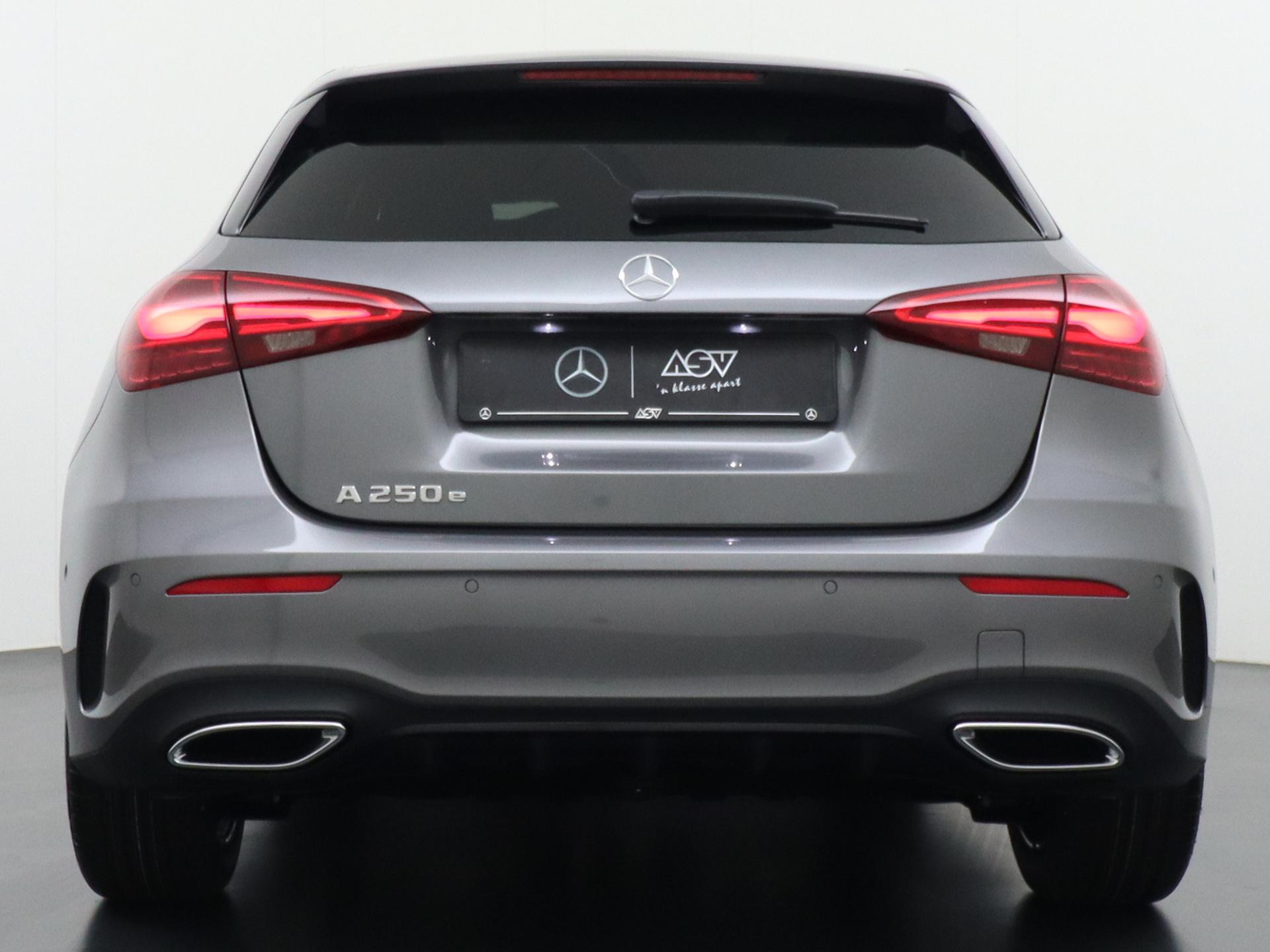 Mercedes-Benz A-Klasse 250 e Business Solution AMG 3