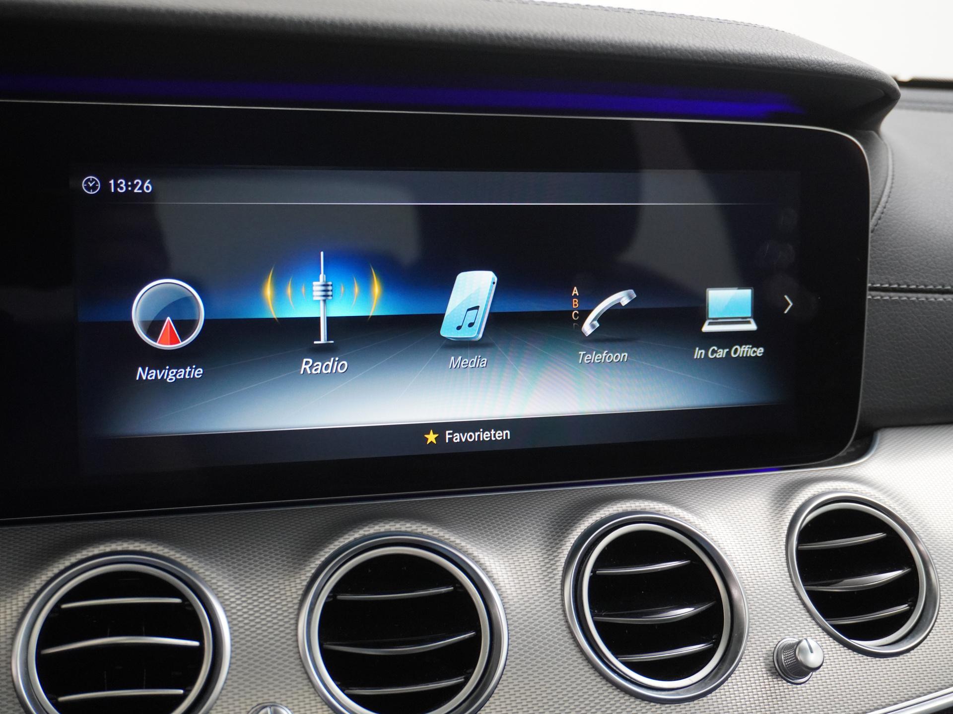 Mercedes-Benz E-Klasse 400 4Matic Premium Plus 32