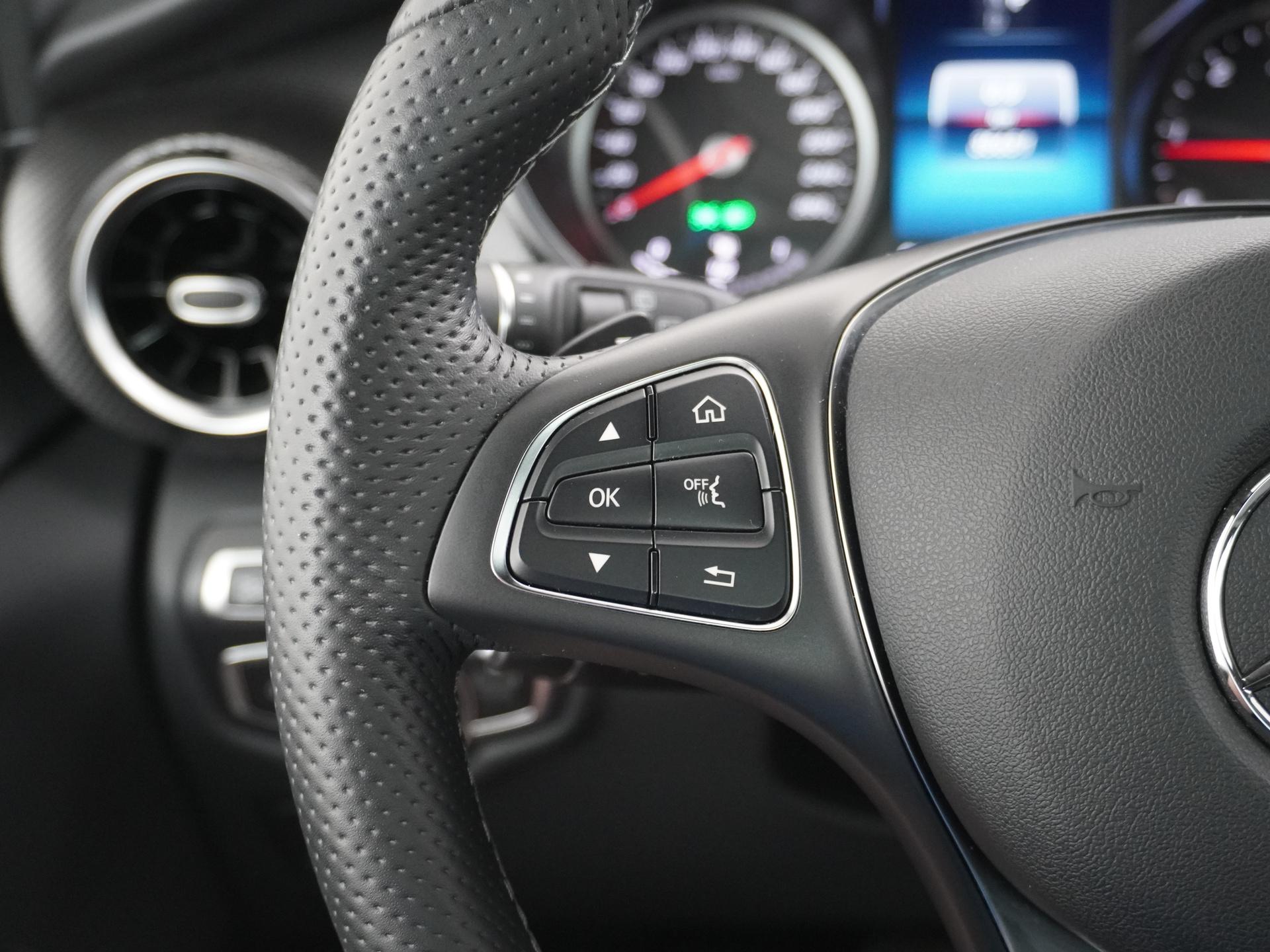 Mercedes-Benz V-Klasse 300d DC 4MATIC AMG / Avantgarde L2 32