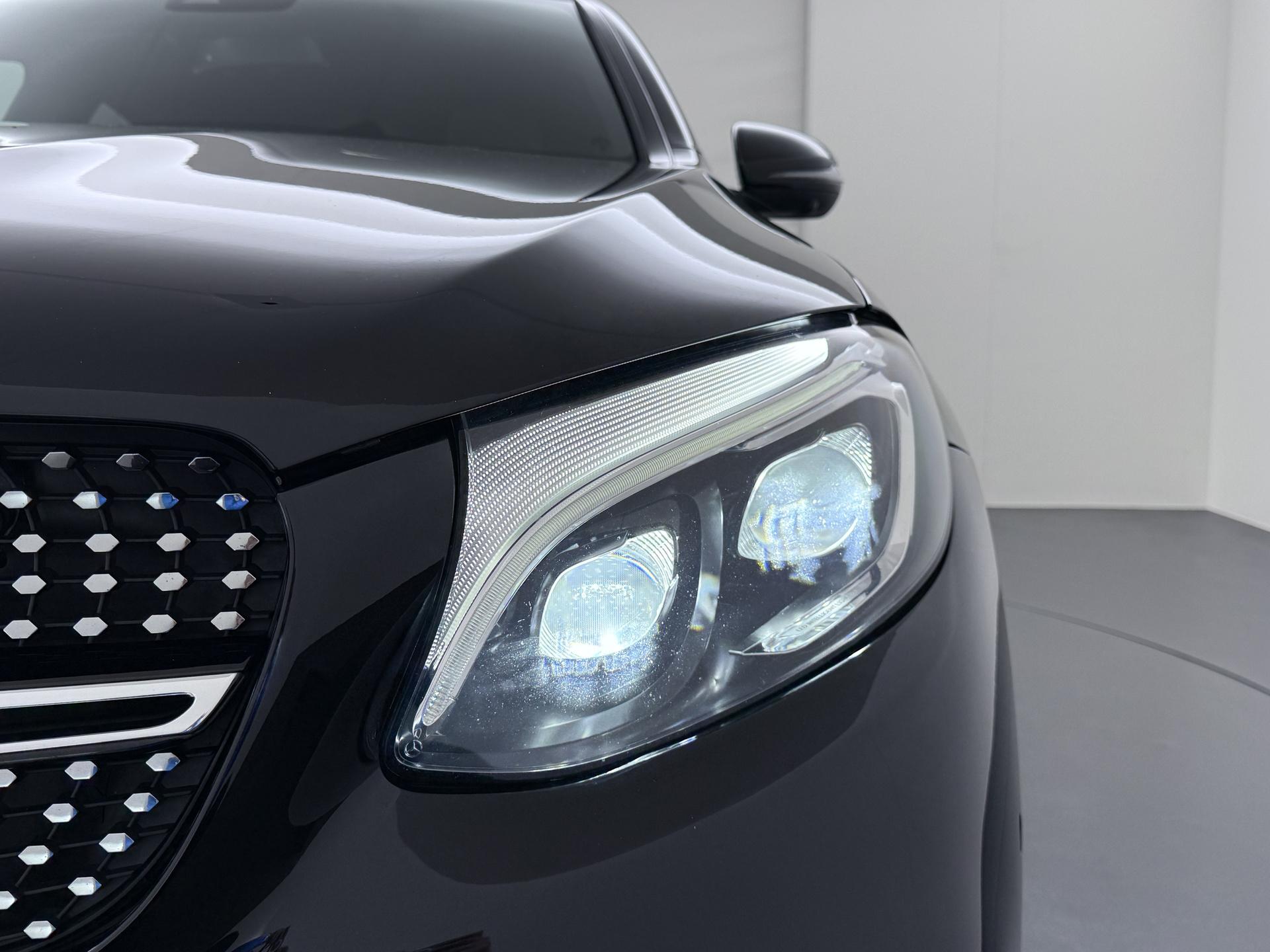 Mercedes-Benz GLC Coupé 300 4MATIC 23