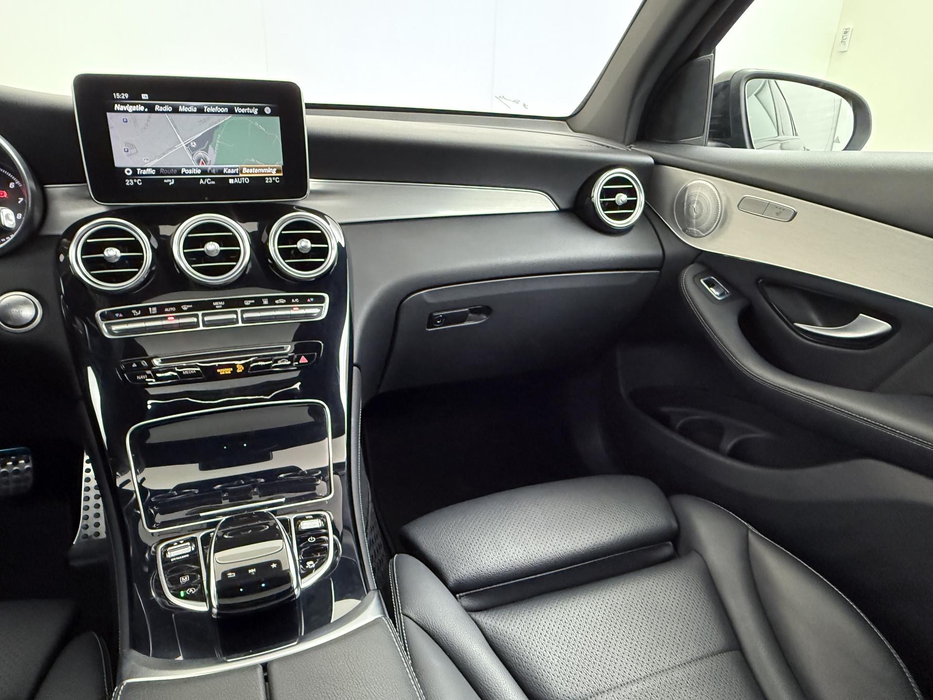 Mercedes-Benz GLC Coupé 300 4MATIC 25