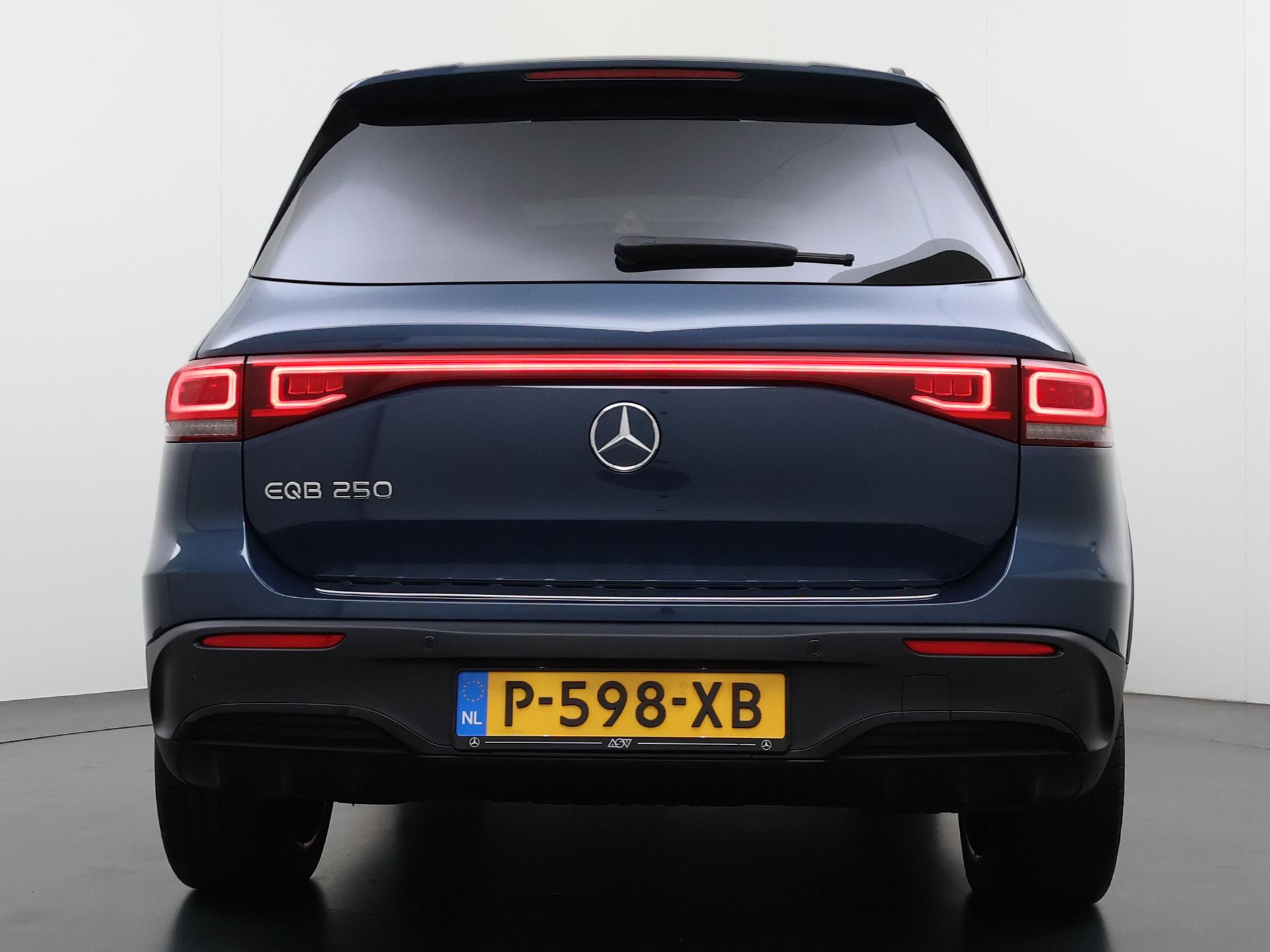 Mercedes-Benz EQB 250 AMG-Line 67 kWh Accu 6