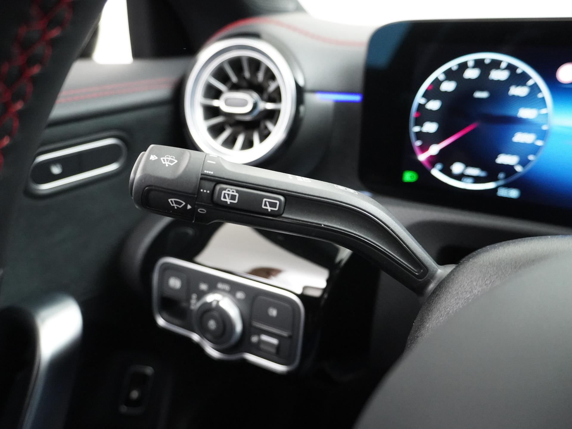 Mercedes-Benz CLA-Klasse Shooting Brake 250 e Star Edition 28