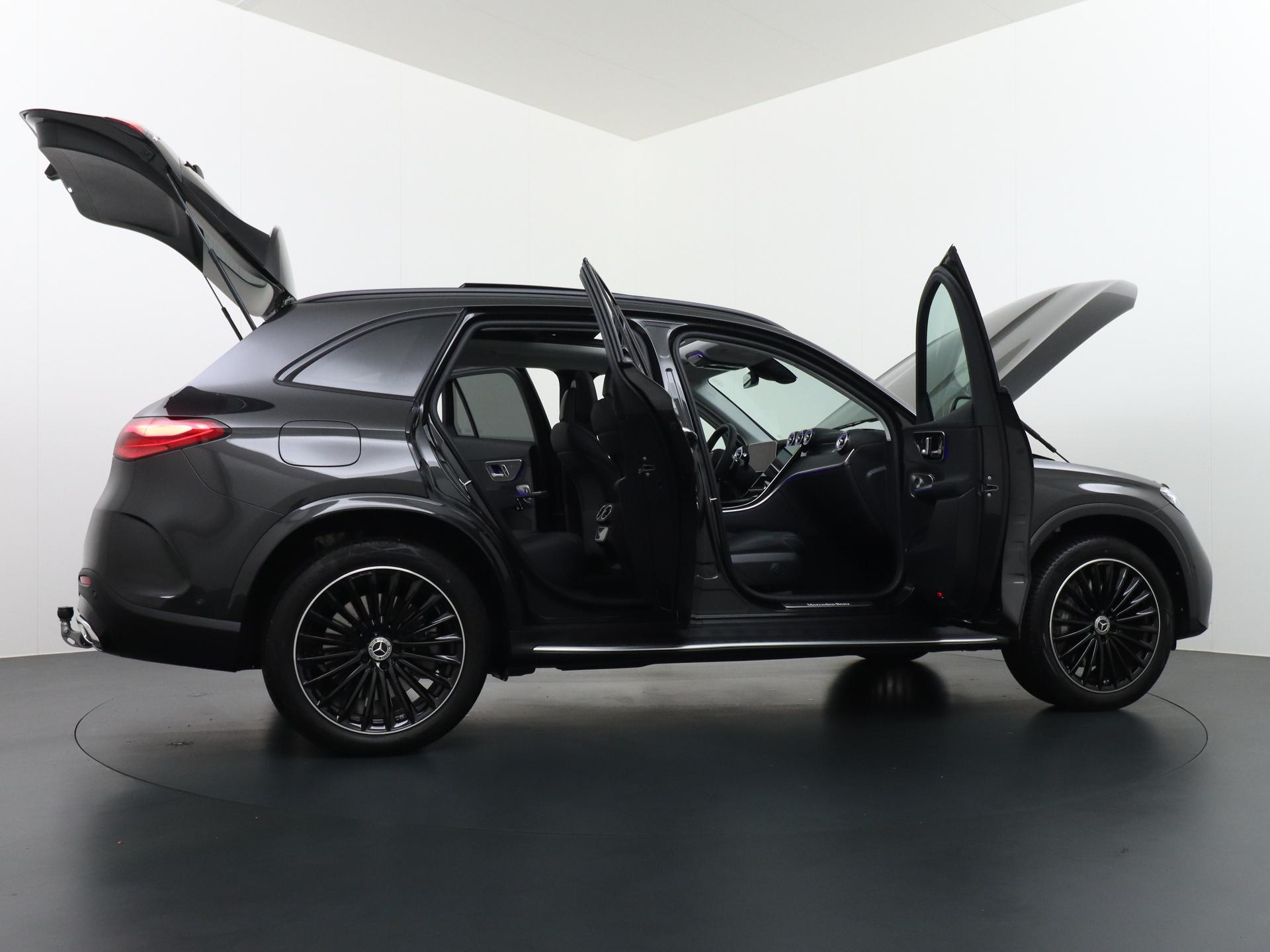 Mercedes-Benz GLC 300e 4MATIC AMG Line 12