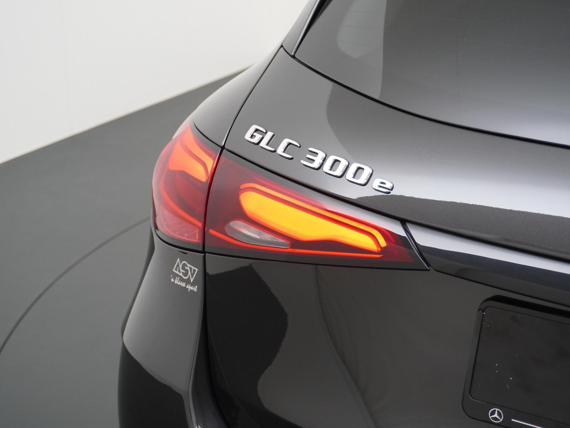 Mercedes-Benz GLC 300e 4MATIC AMG Line 14