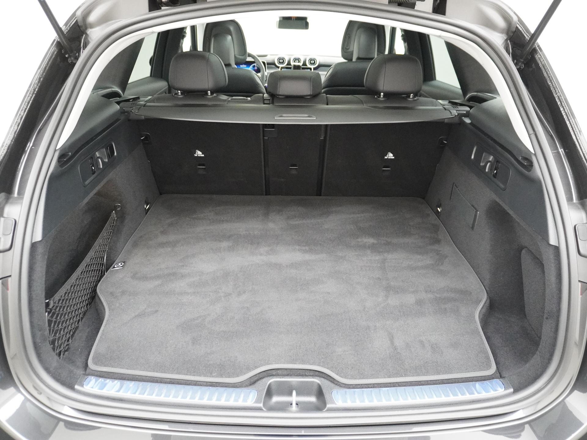 Mercedes-Benz GLC 300e 4MATIC AMG Line 16