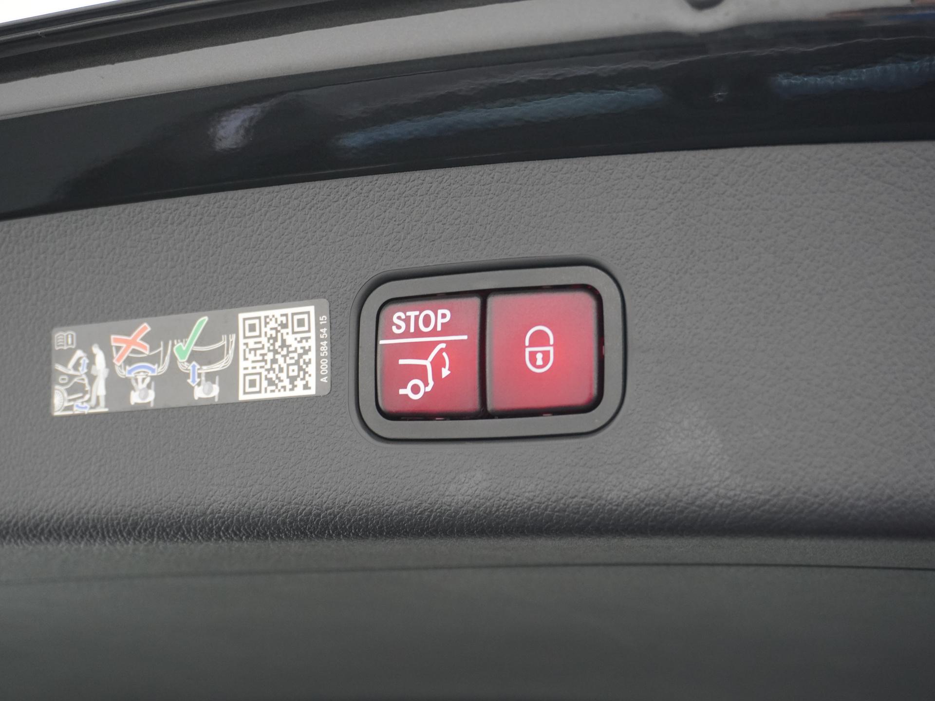 Mercedes-Benz GLC 300e 4MATIC AMG Line 17