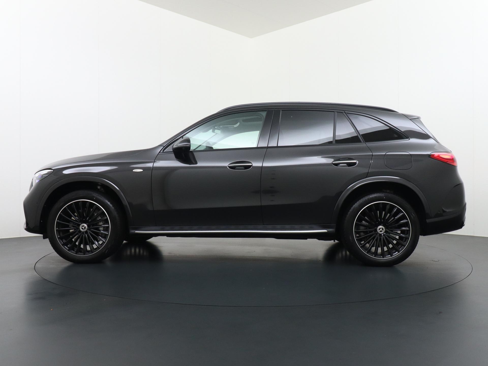 Mercedes-Benz GLC 300e 4MATIC AMG Line 2