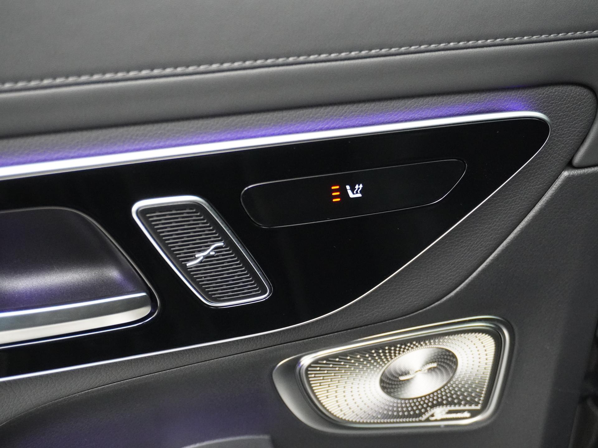 Mercedes-Benz GLC 300e 4MATIC AMG Line 28