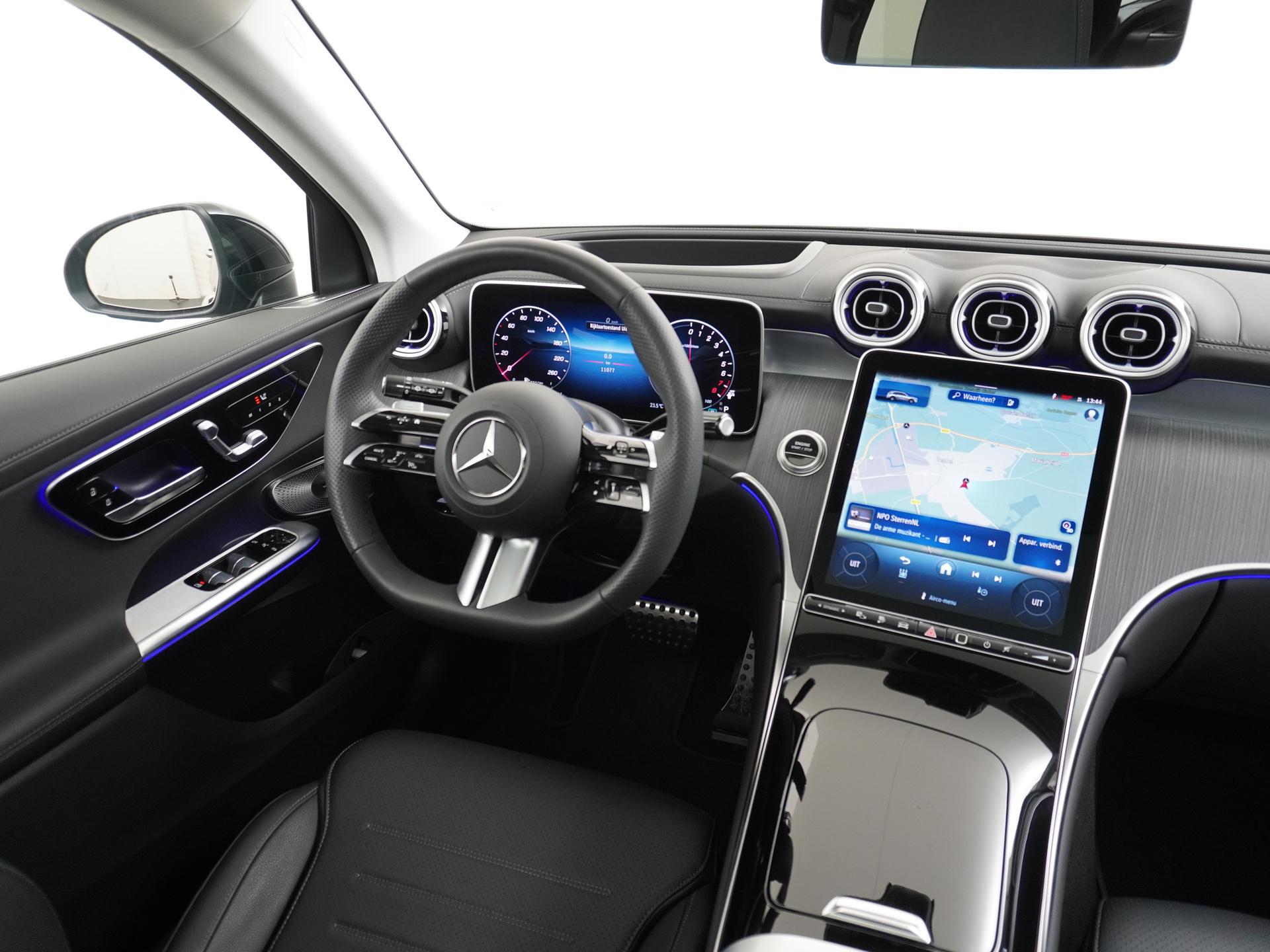 Mercedes-Benz GLC 300e 4MATIC AMG Line 29