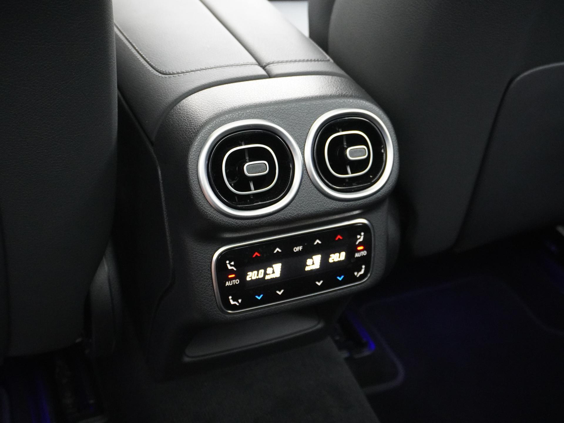 Mercedes-Benz GLC 300e 4MATIC AMG Line 31