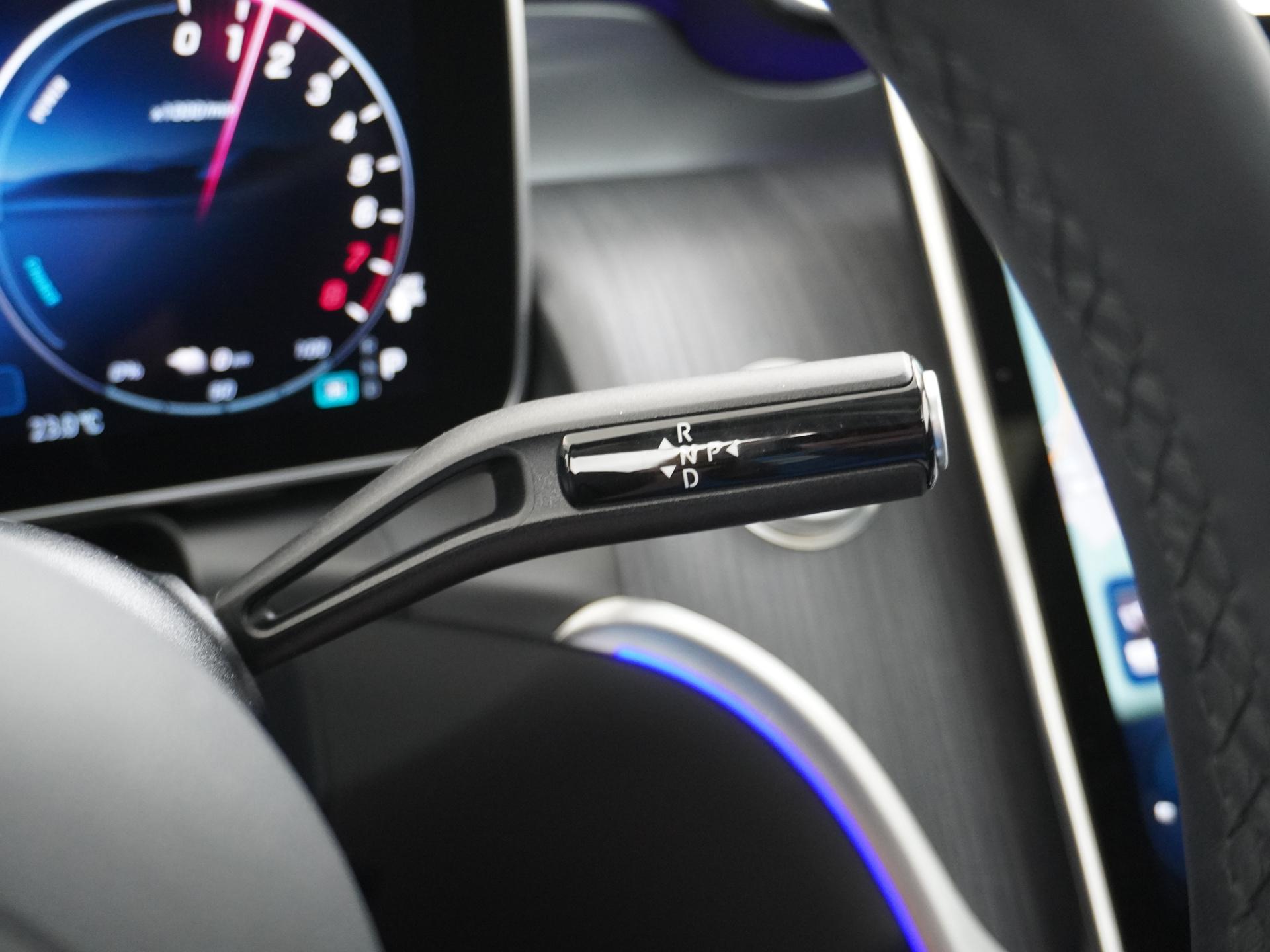 Mercedes-Benz GLC 300e 4MATIC AMG Line 33