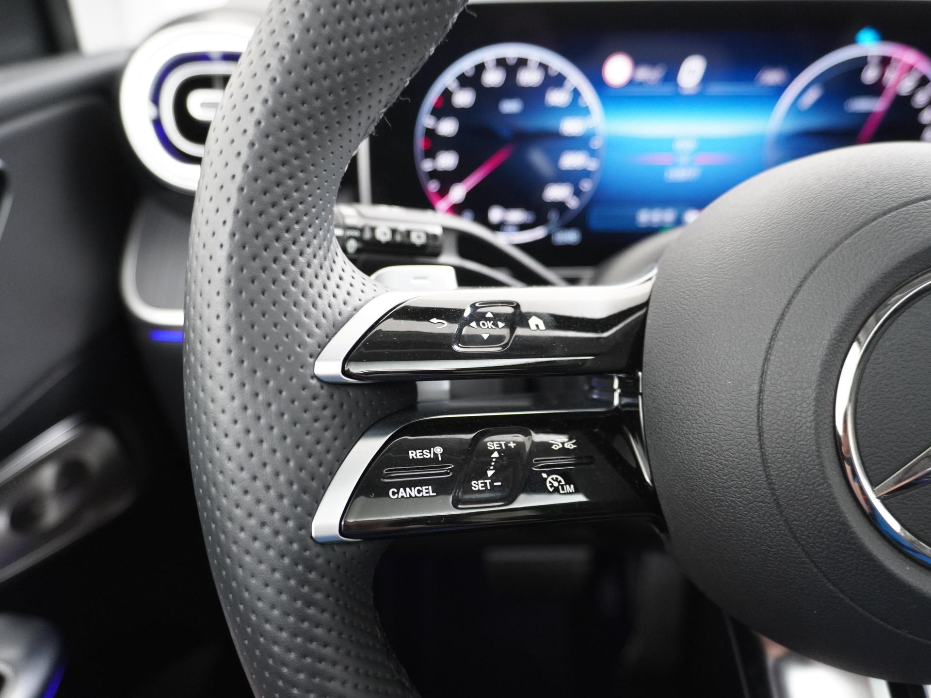 Mercedes-Benz GLC 300e 4MATIC AMG Line 34