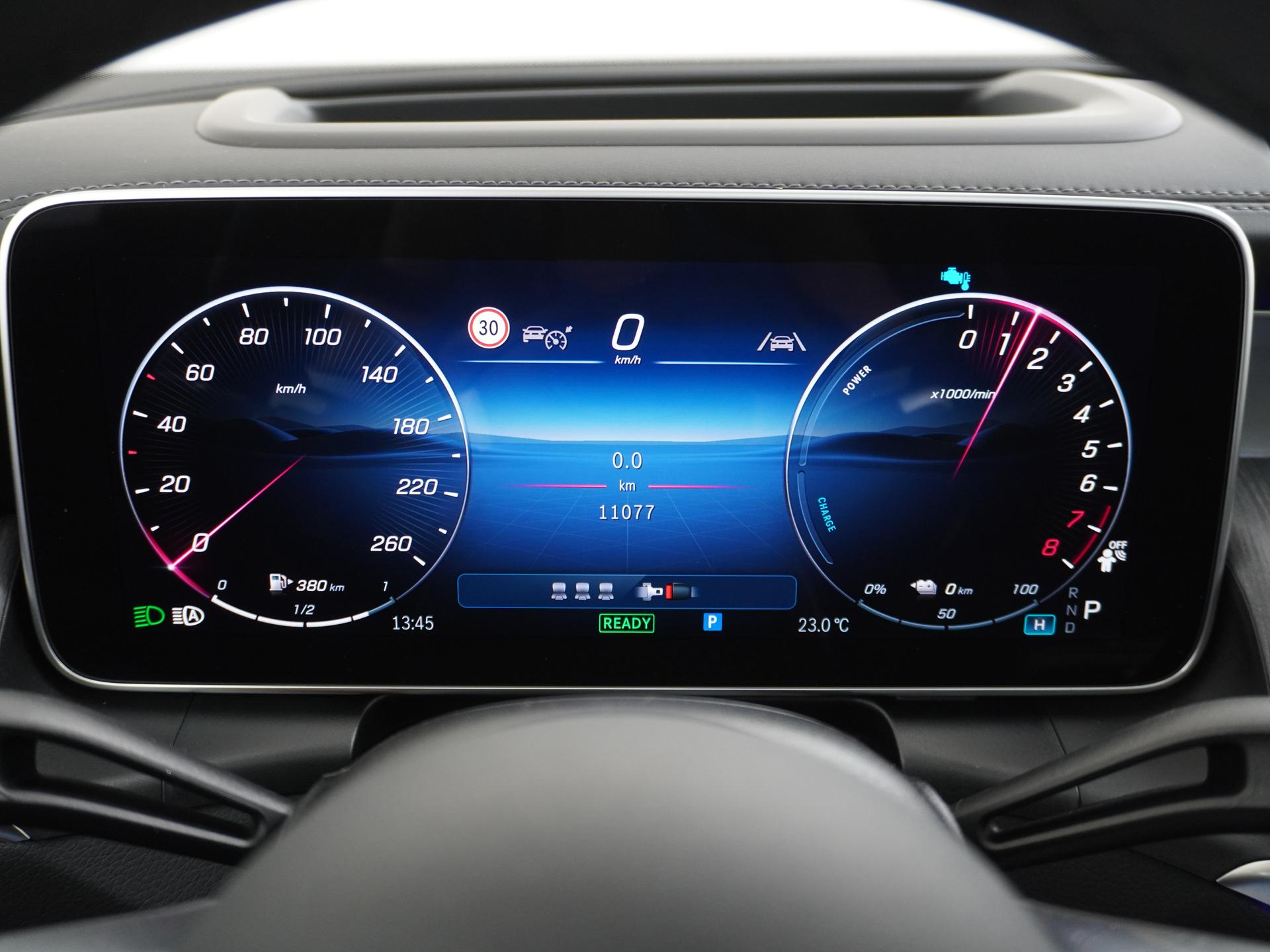 Mercedes-Benz GLC 300e 4MATIC AMG Line 36