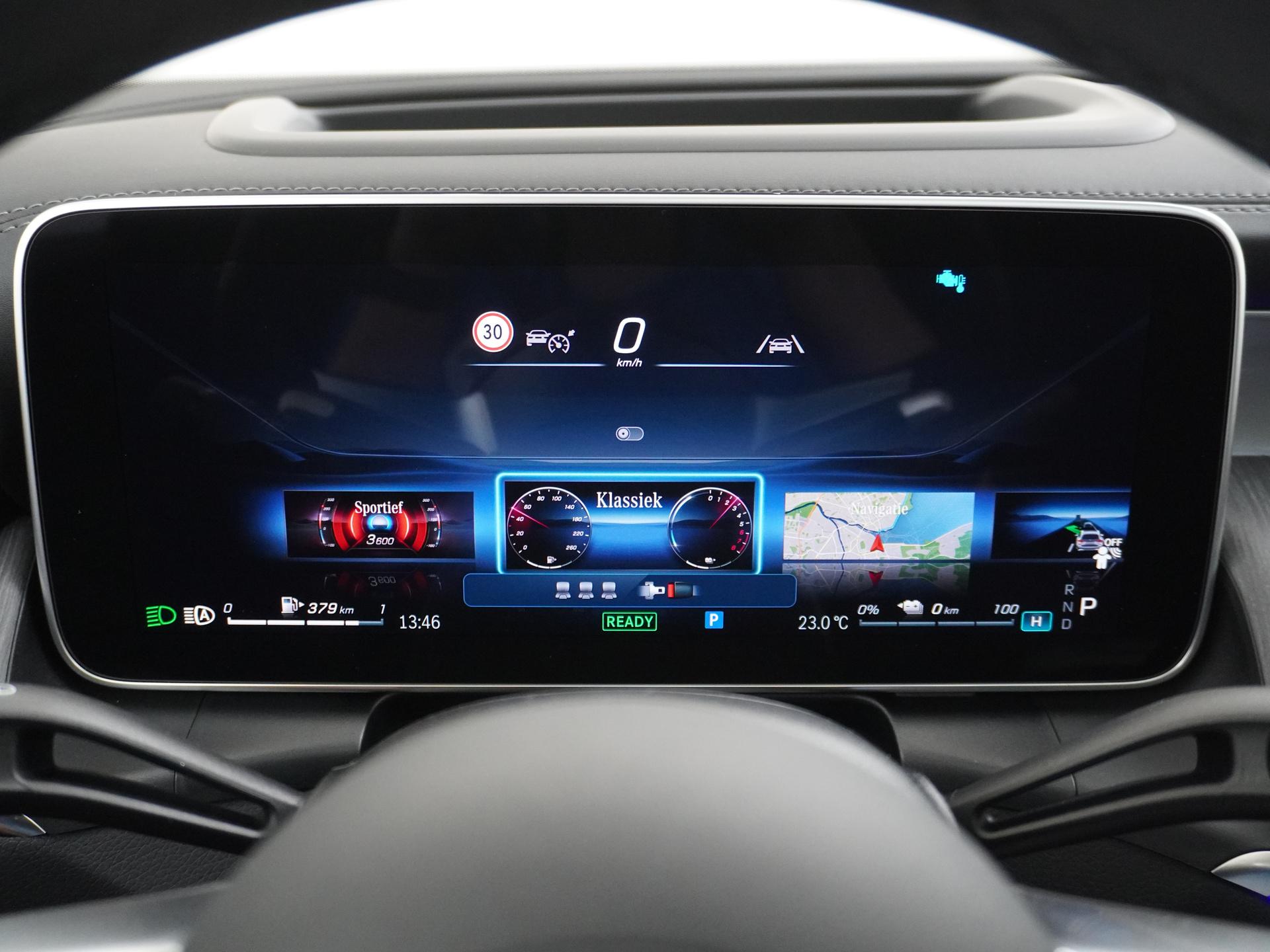 Mercedes-Benz GLC 300e 4MATIC AMG Line 38