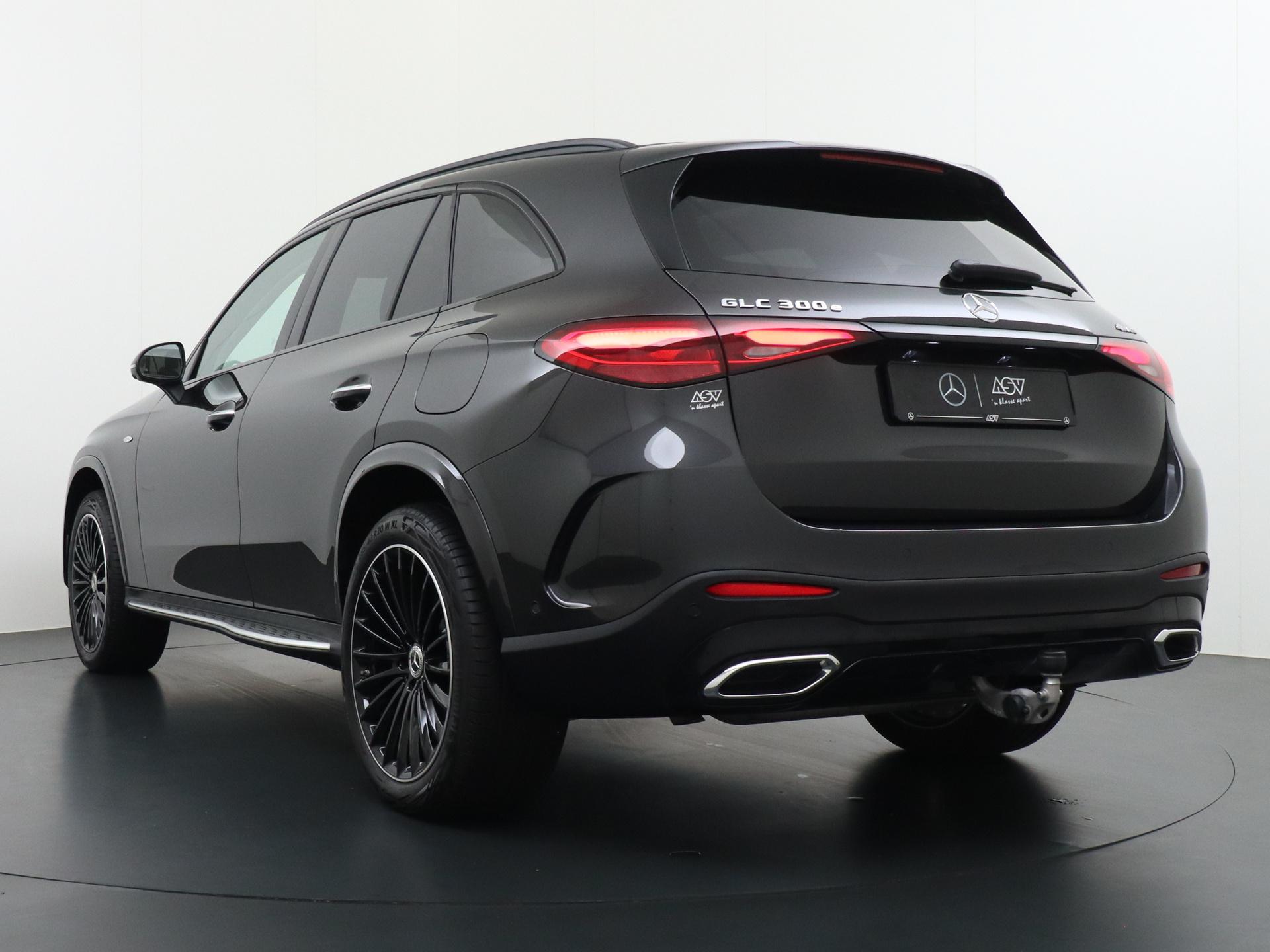 Mercedes-Benz GLC 300e 4MATIC AMG Line 4