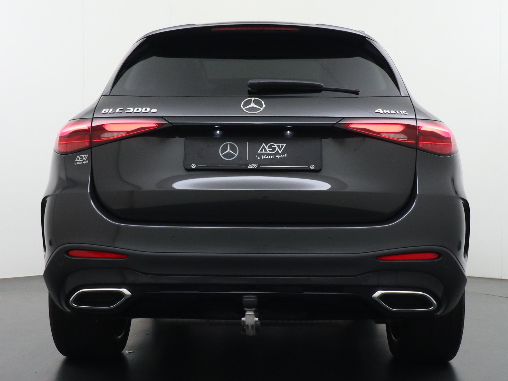 Mercedes-Benz GLC 300e 4MATIC AMG Line 6