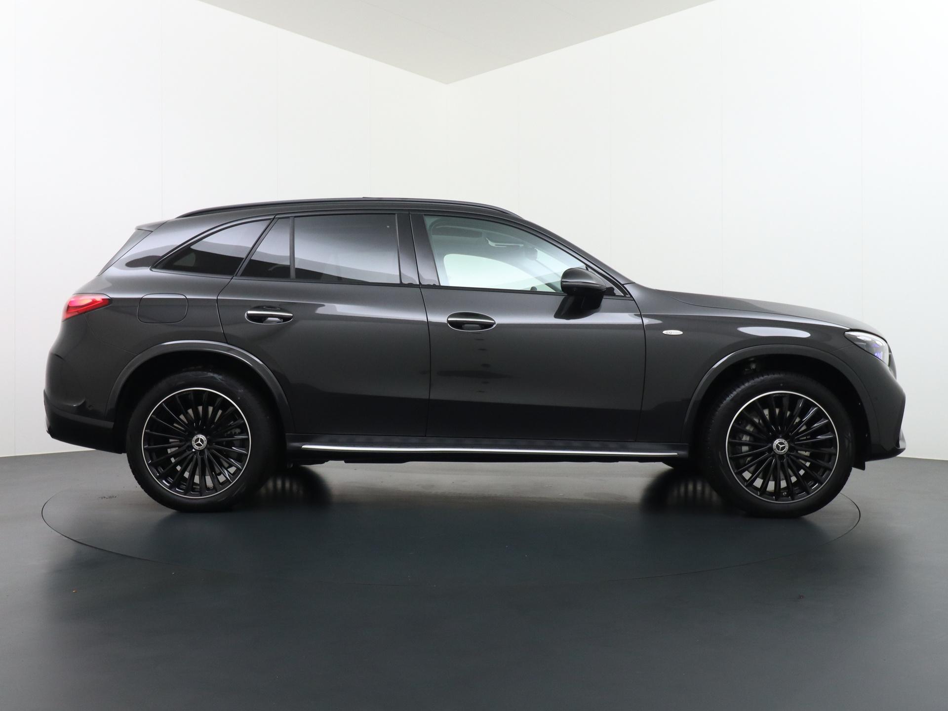 Mercedes-Benz GLC 300e 4MATIC AMG Line 8