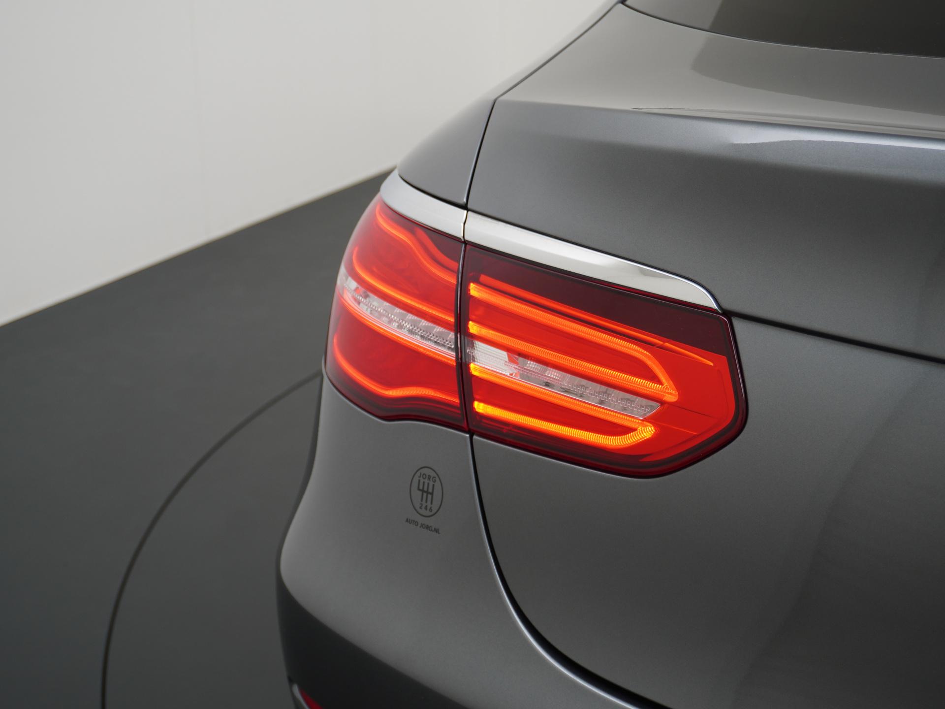 Mercedes-Benz GLC Coupé 250 4MATIC 12