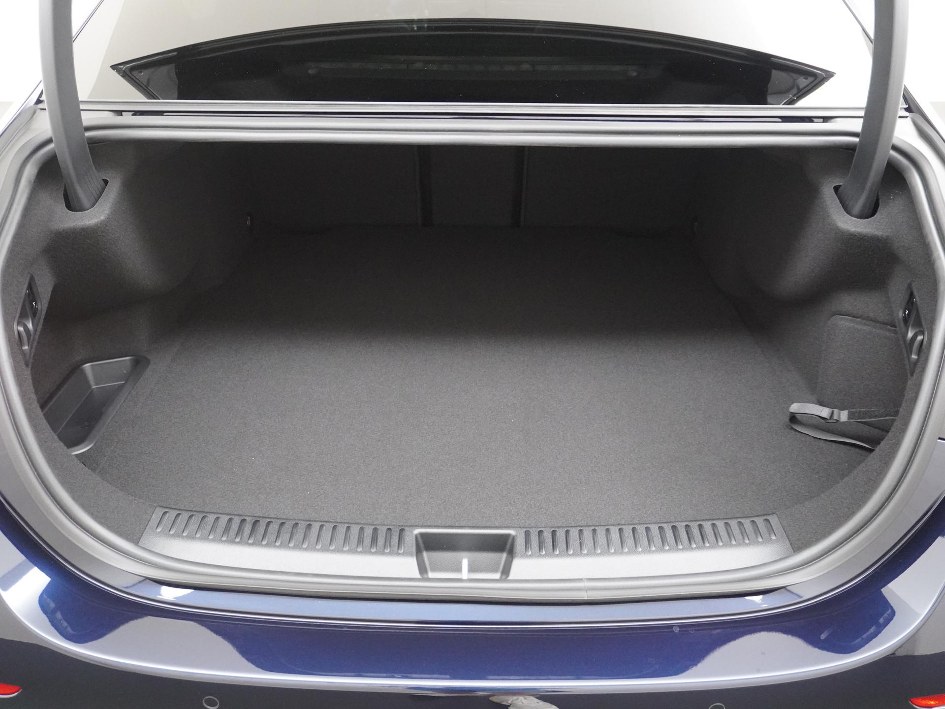 Mercedes-Benz E-Klasse 300 e Sport Edition 13