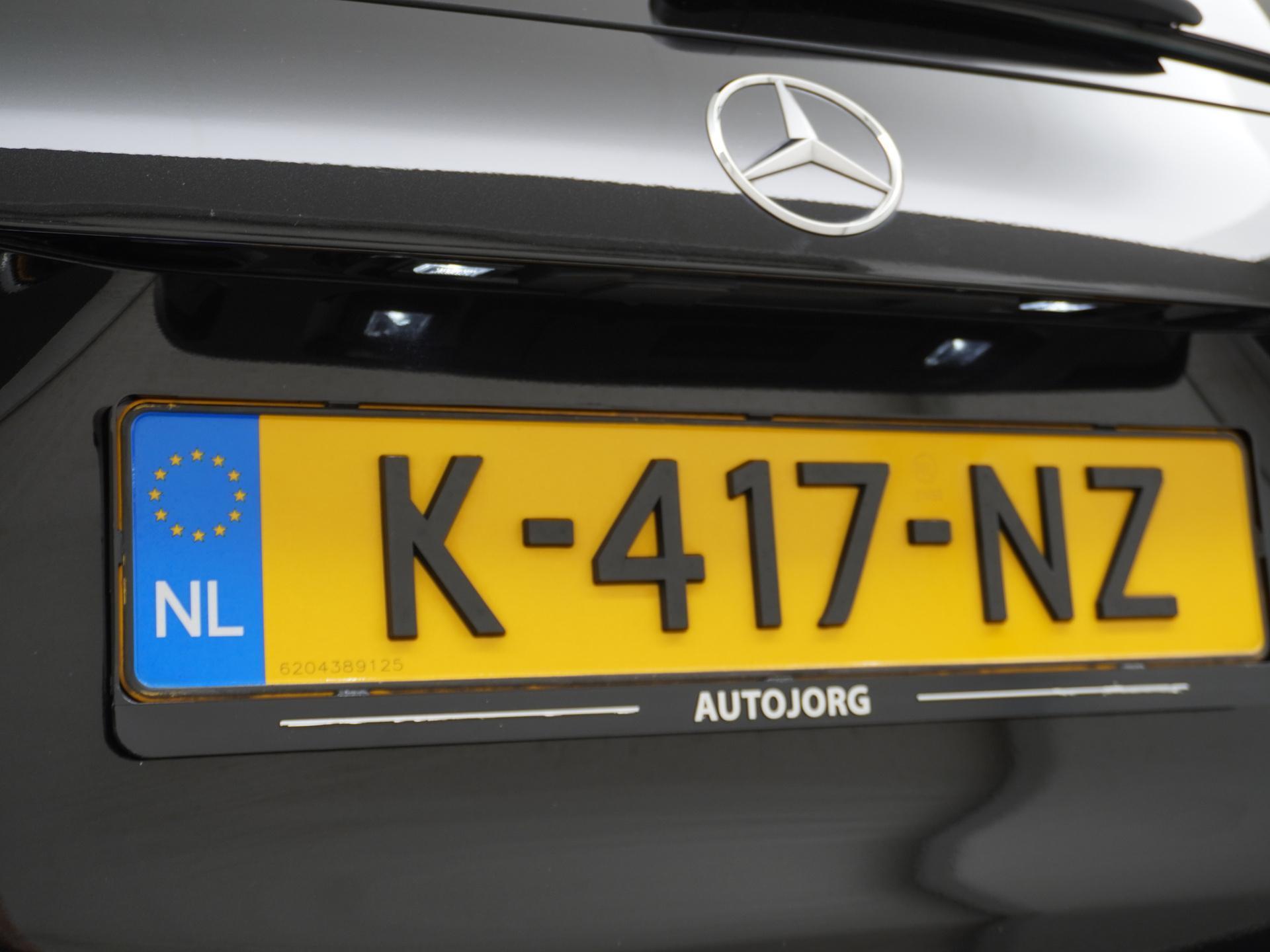 Mercedes-Benz GLA 200 Business Solution Luxury 13