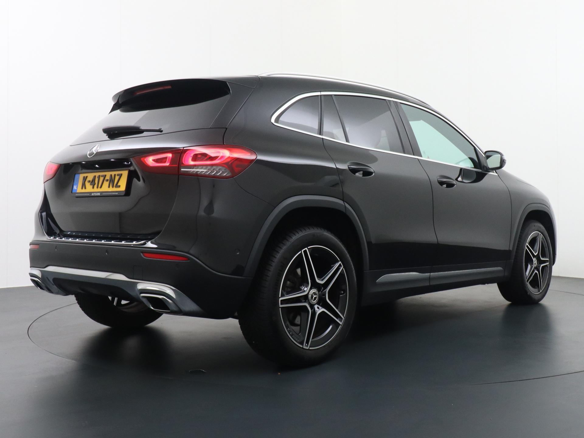 Mercedes-Benz GLA 200 Business Solution Luxury 2