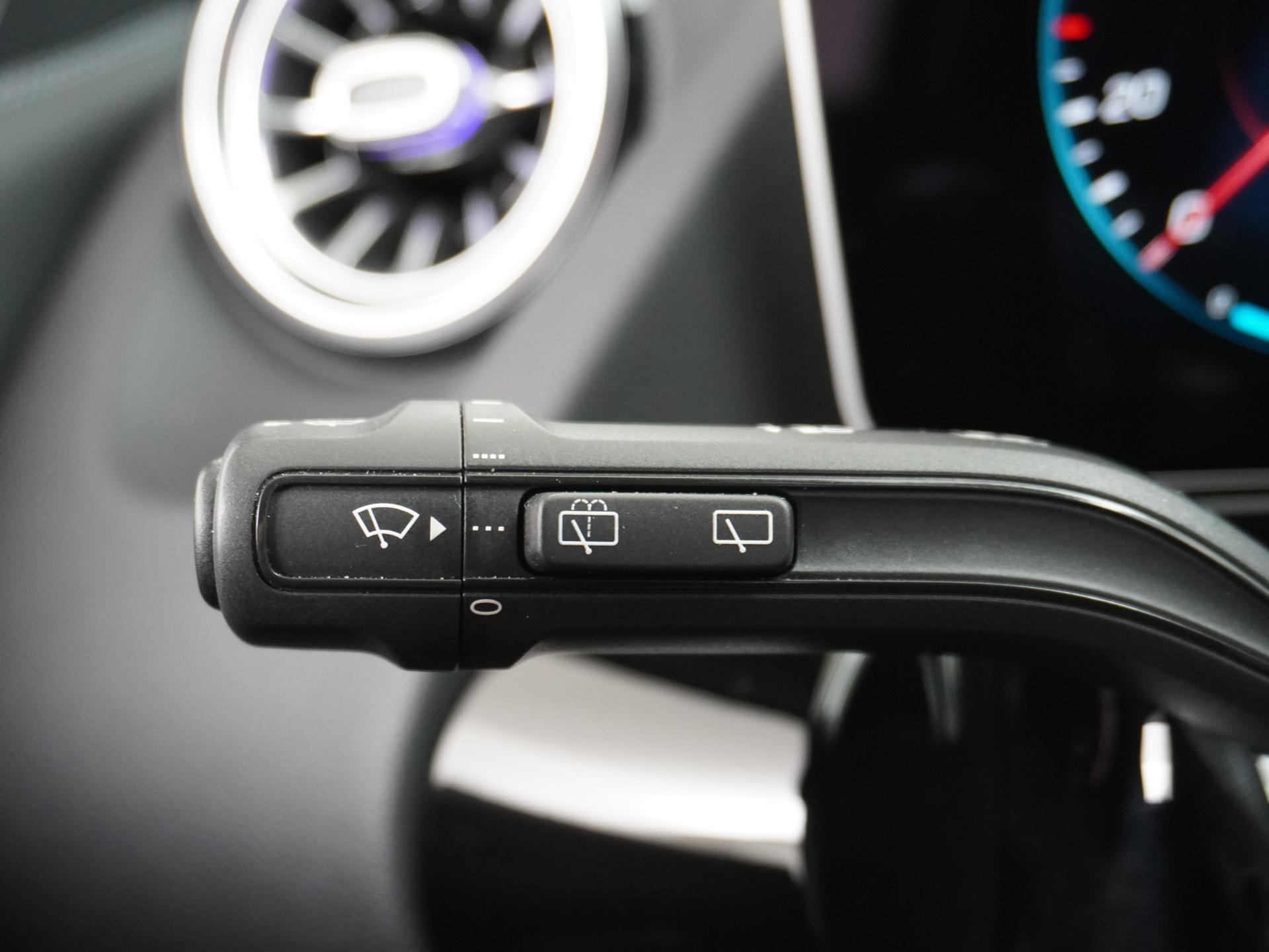 Mercedes-Benz GLA 200 Business Solution Luxury 22