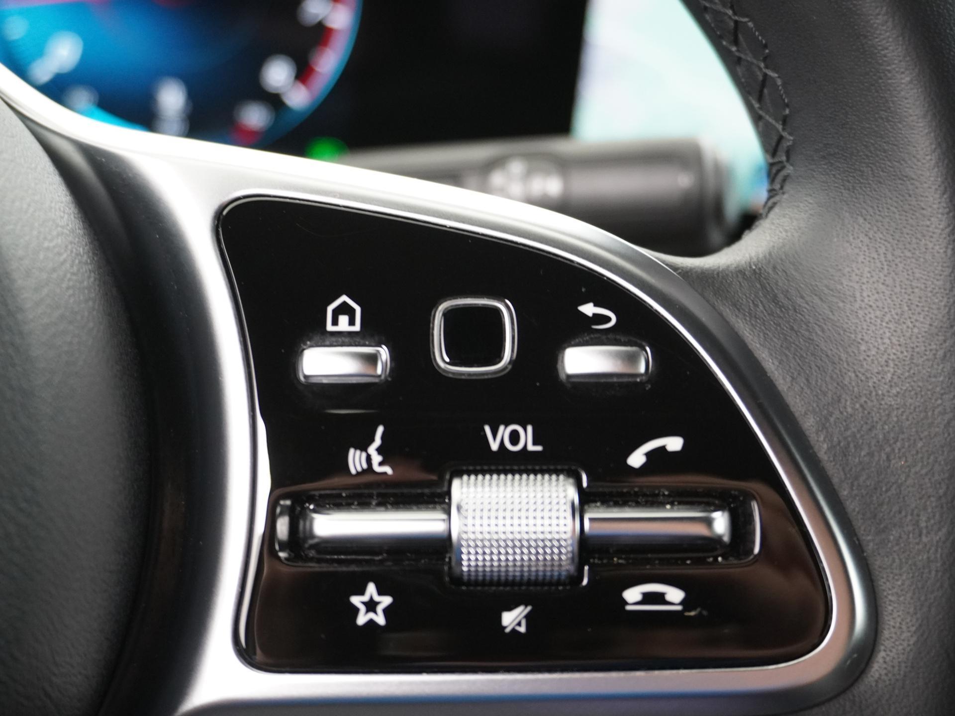 Mercedes-Benz GLA 200 Business Solution Luxury 26