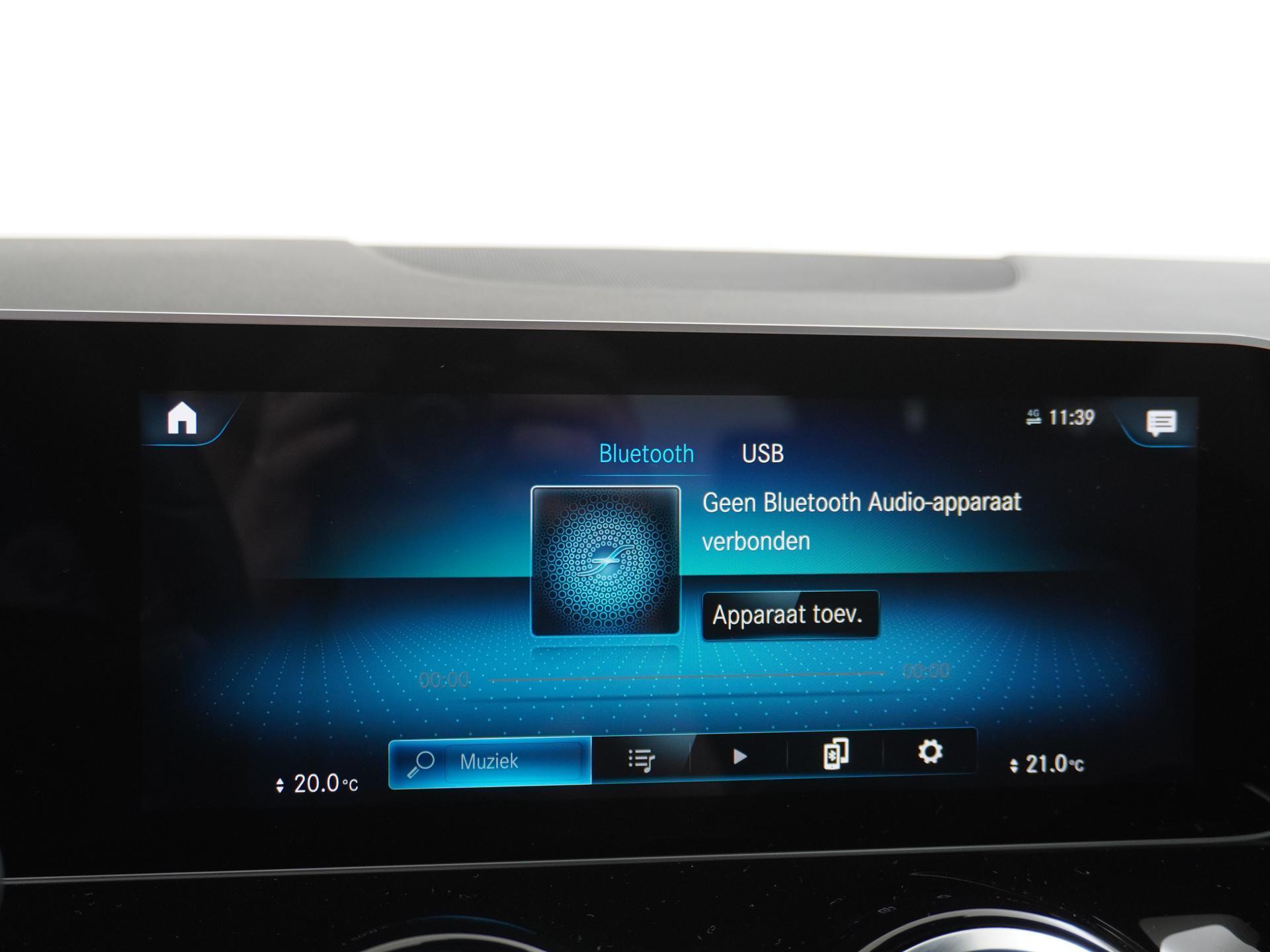 Mercedes-Benz GLA 200 Business Solution Luxury 32