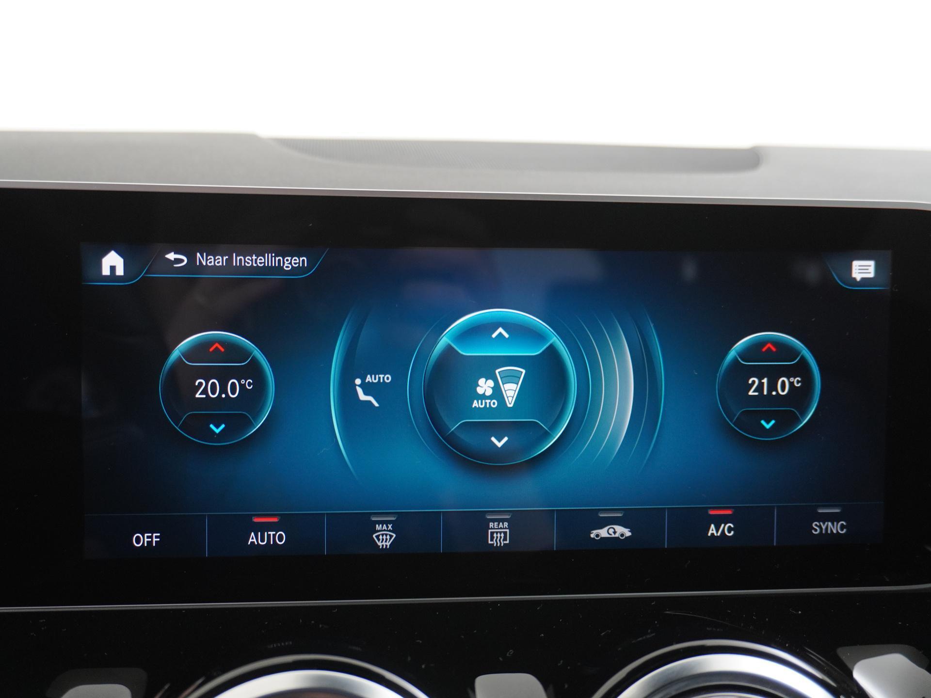 Mercedes-Benz GLA 200 Business Solution Luxury 38