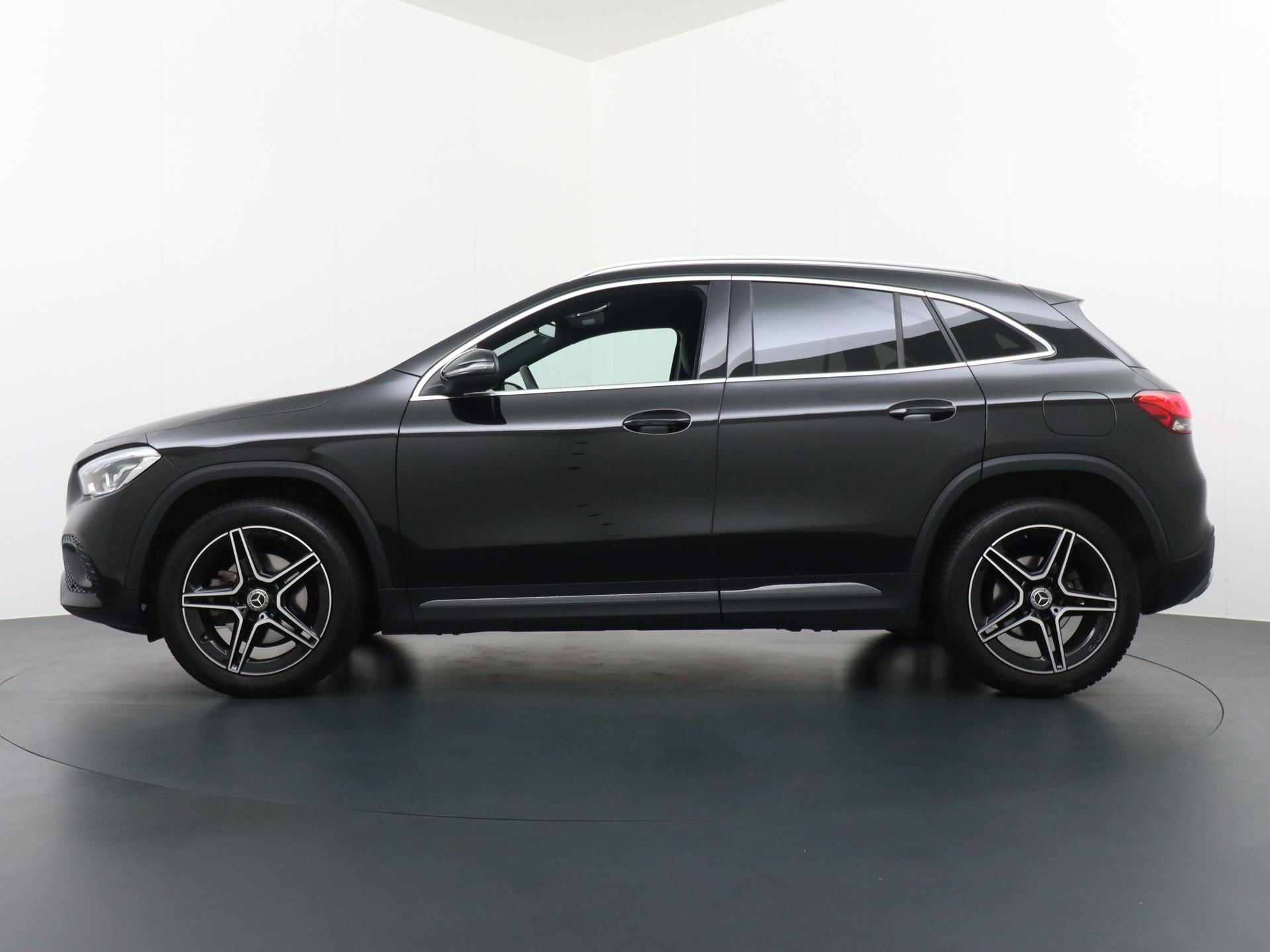 Mercedes-Benz GLA 200 Business Solution Luxury 4