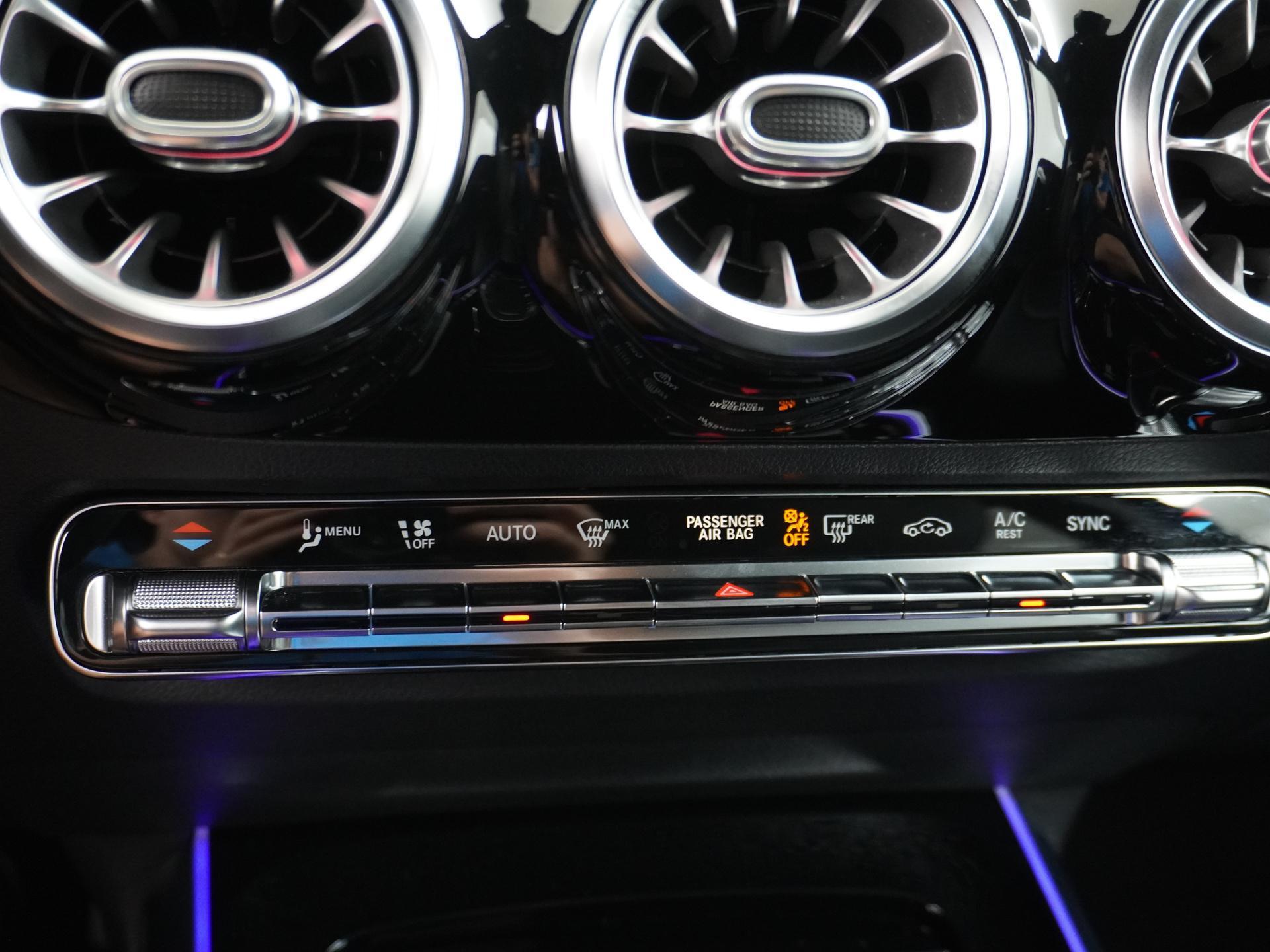 Mercedes-Benz GLA 200 Business Solution Luxury 41