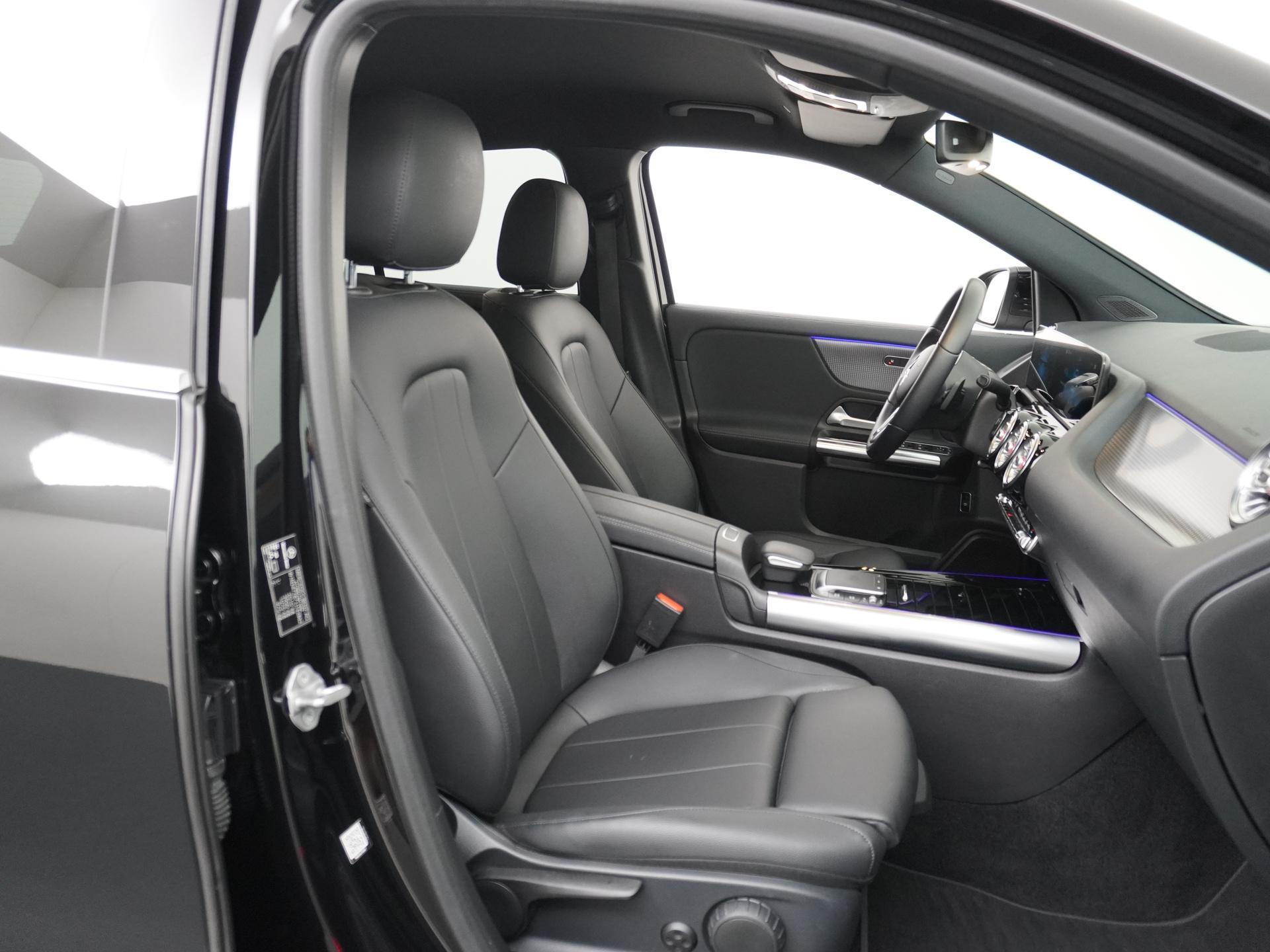 Mercedes-Benz GLA 200 Business Solution Luxury 44