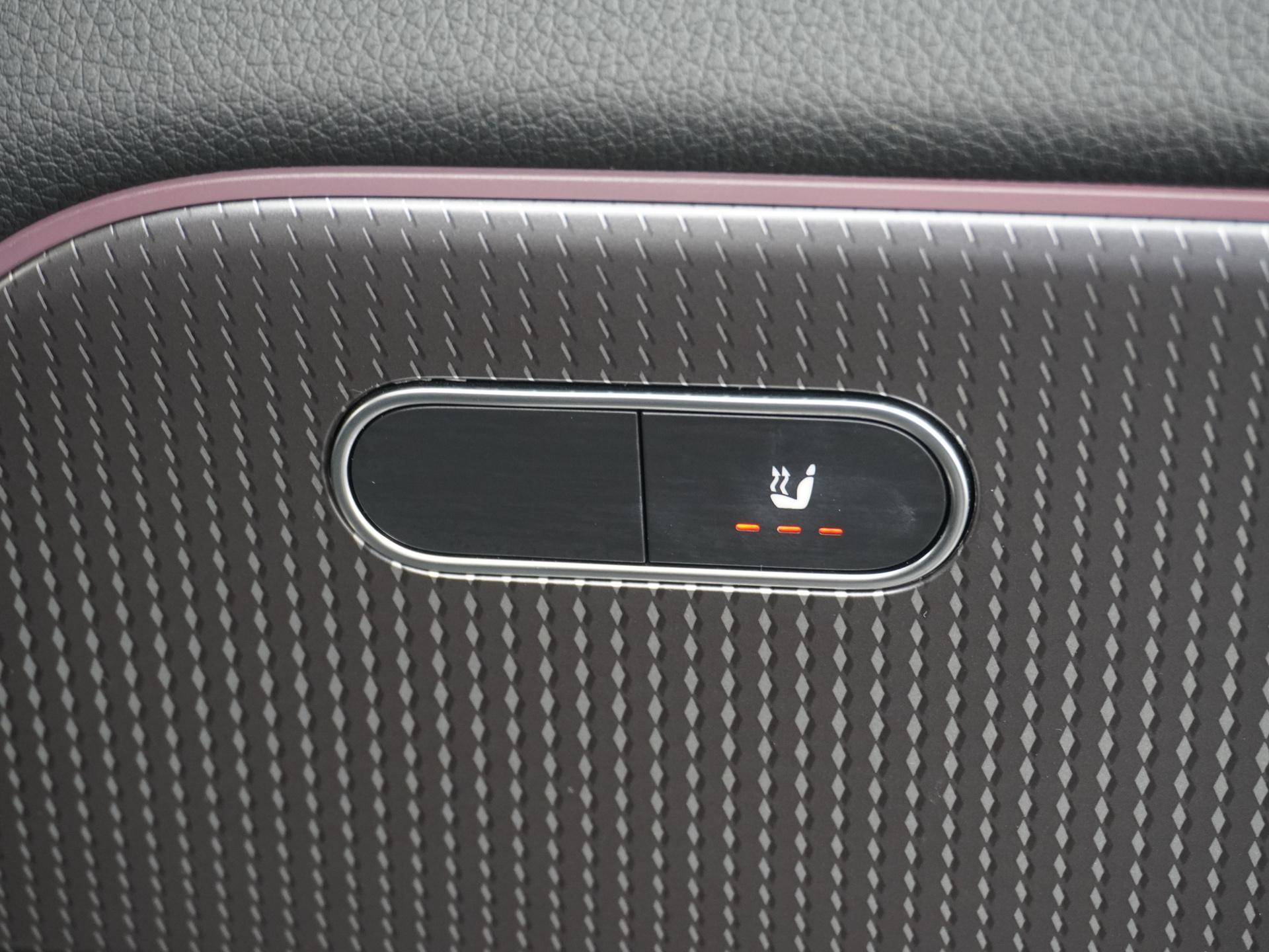 Mercedes-Benz GLA 200 Business Solution Luxury 45