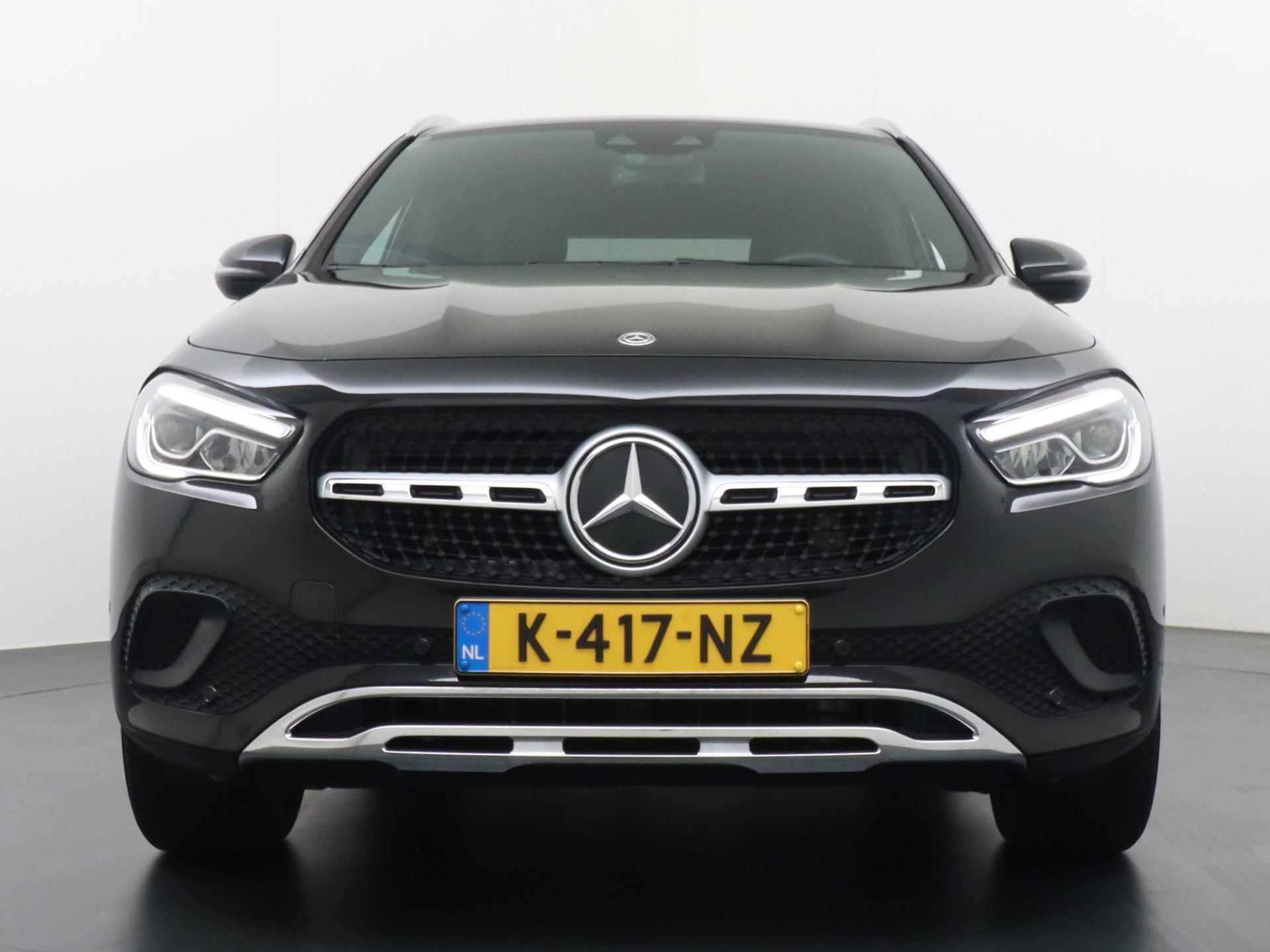 Mercedes-Benz GLA 200 Business Solution Luxury 47