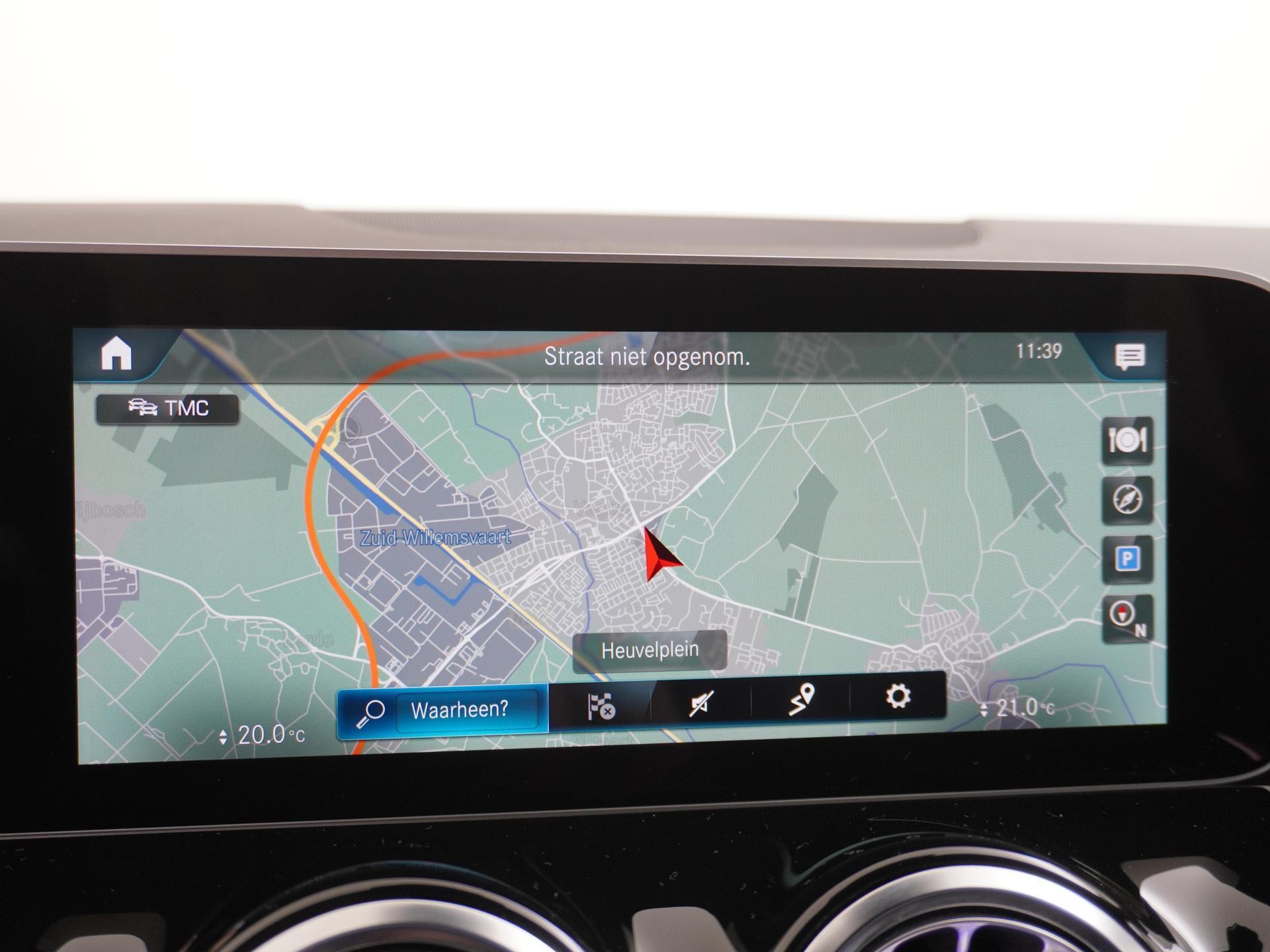 Mercedes-Benz GLA 200 Business Solution Luxury 9