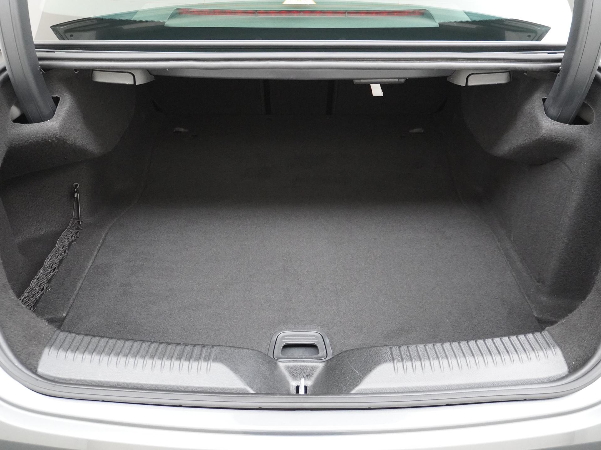 Mercedes-Benz CLS-Klasse 450 4MATIC Premium Plus 6